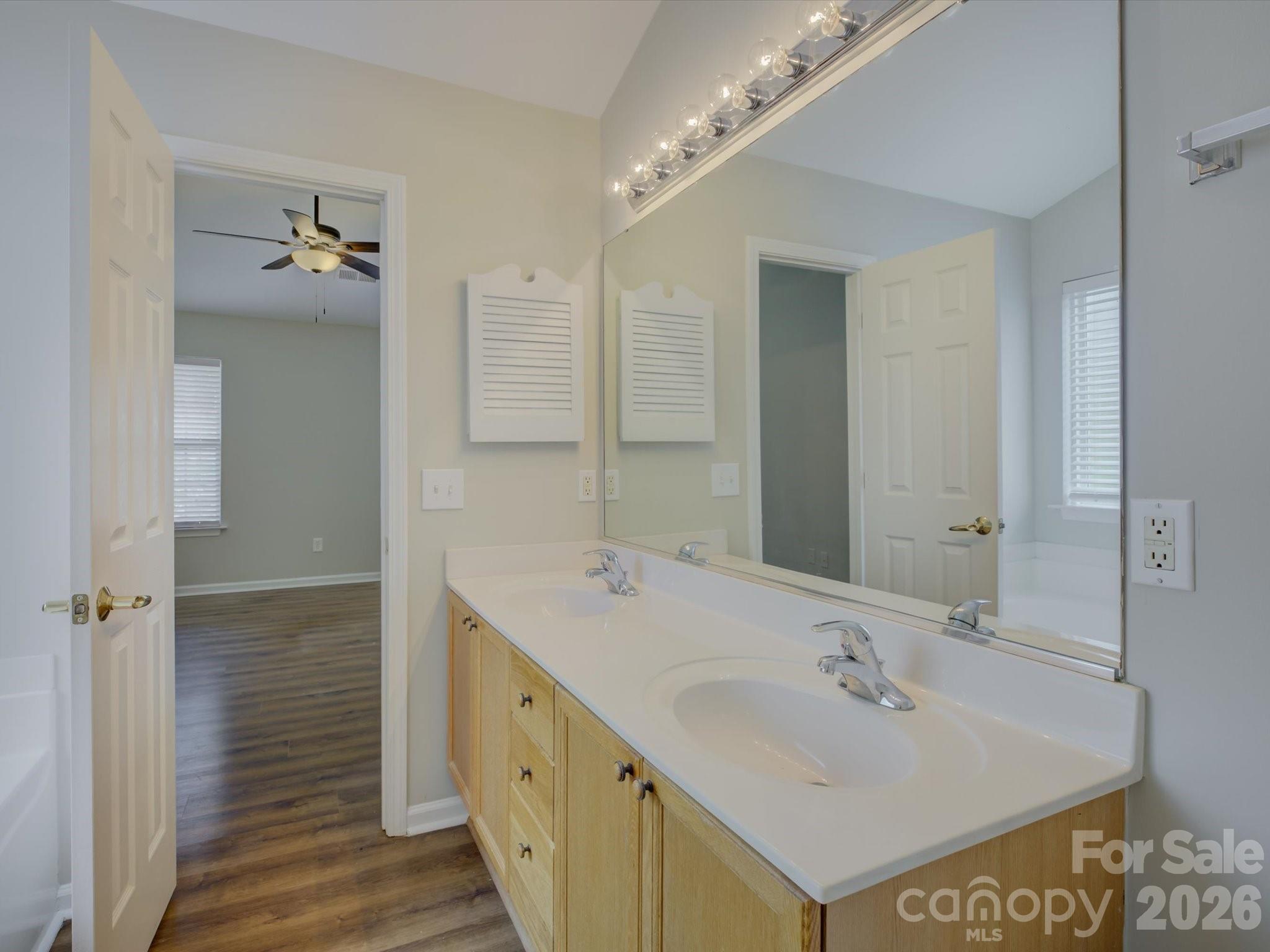 1530 Hollythorne Drive