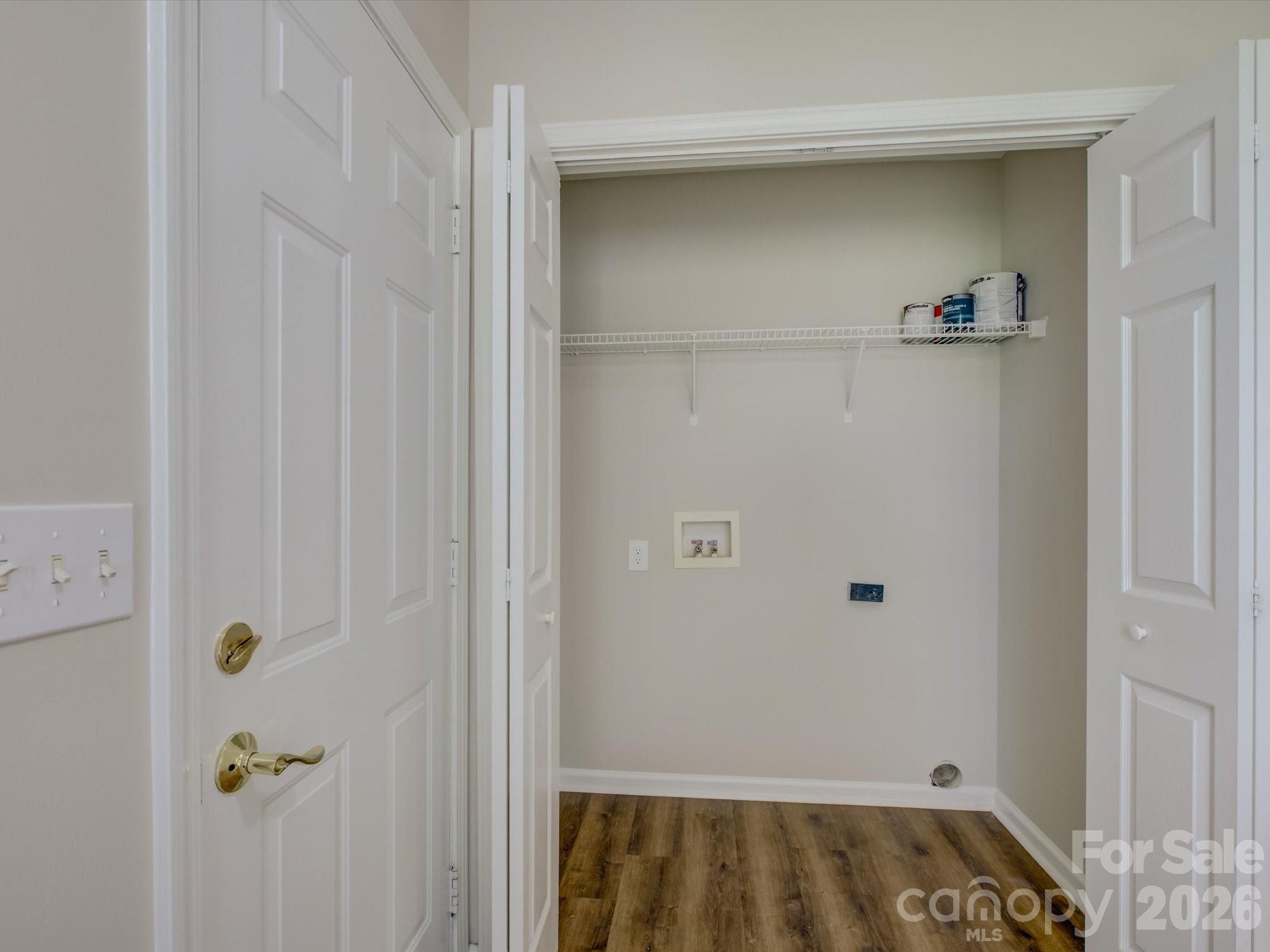 1530 Hollythorne Drive