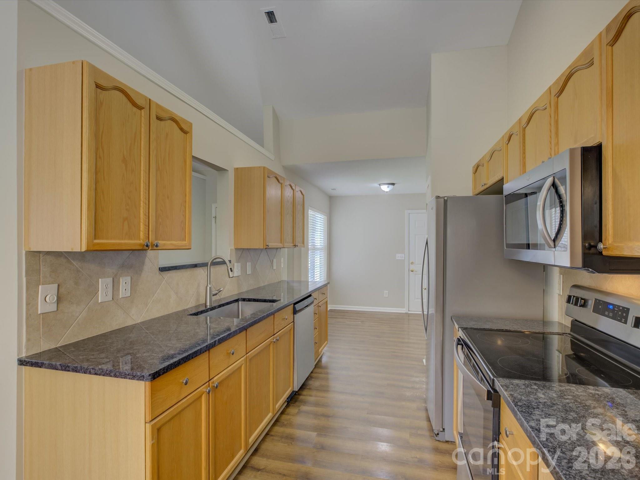 1530 Hollythorne Drive