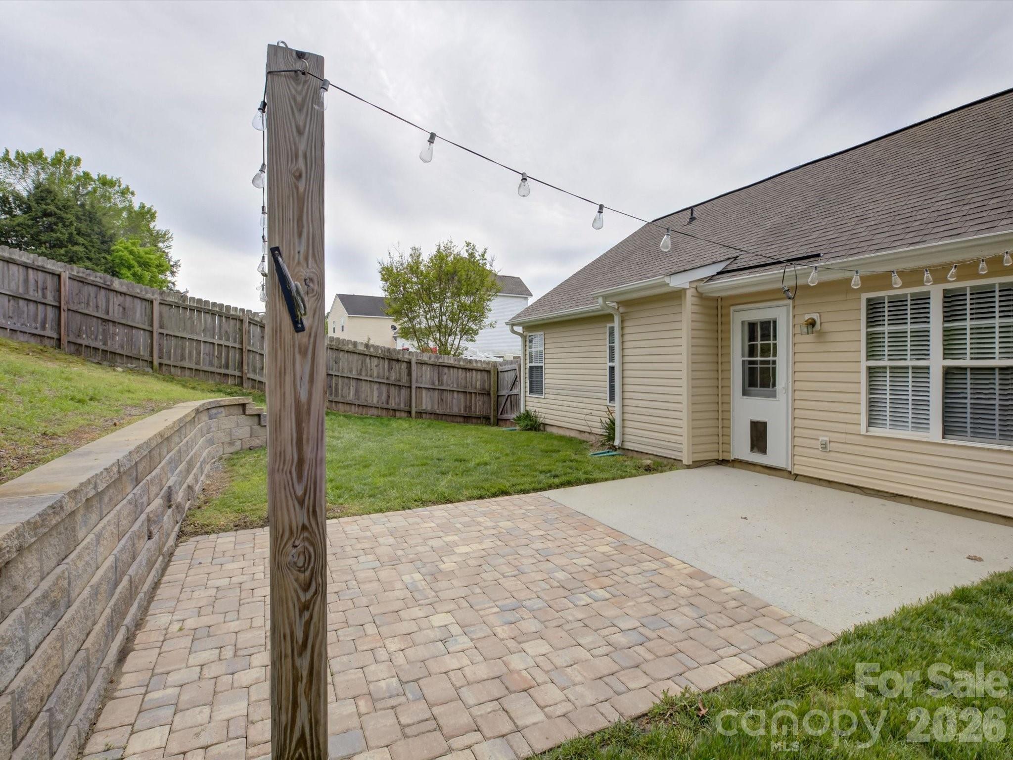 1530 Hollythorne Drive