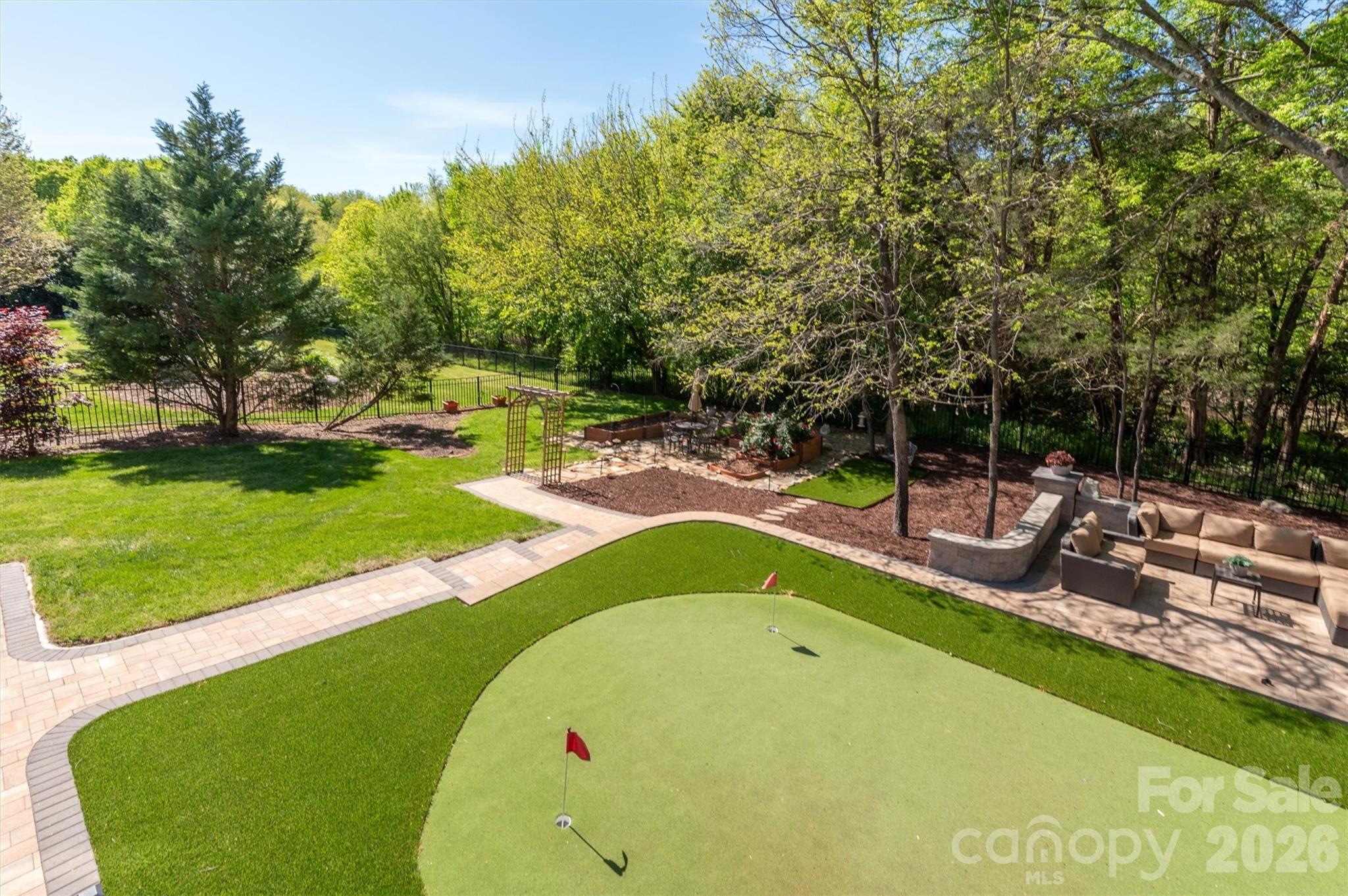 804 Wandering Way Drive