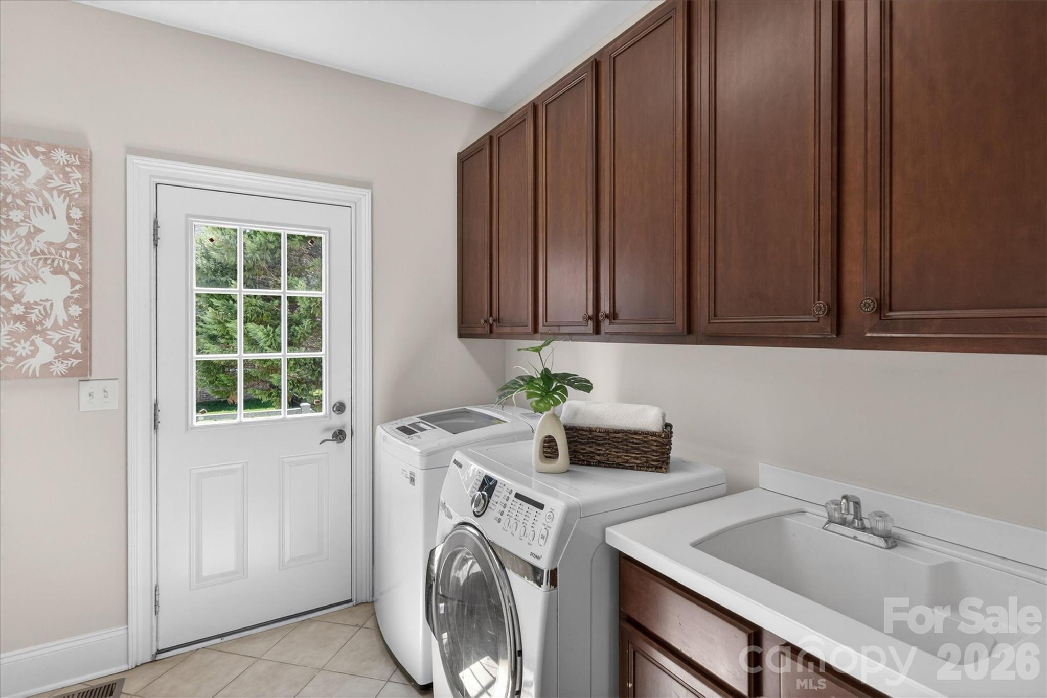 804 Wandering Way Drive