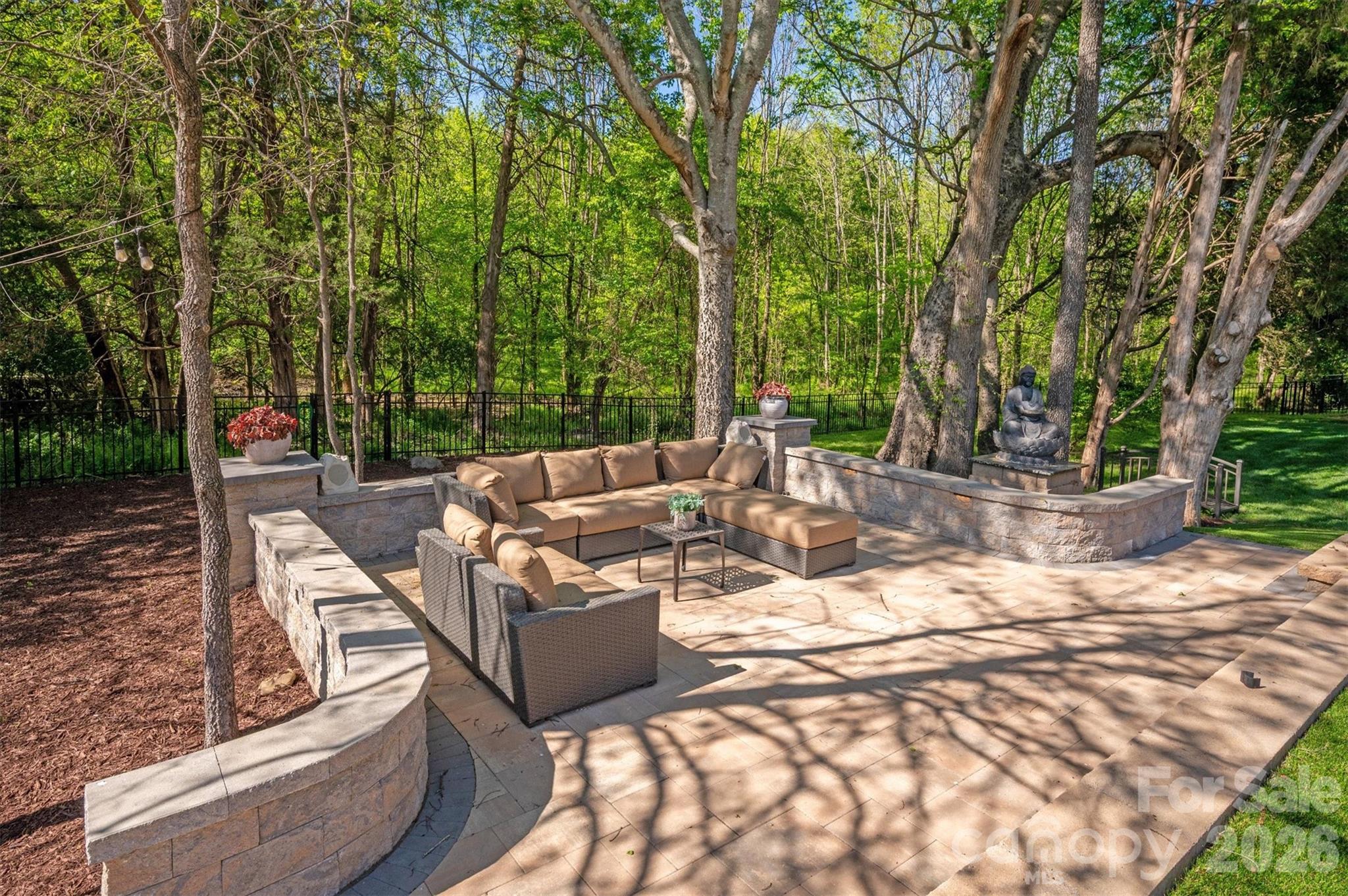 804 Wandering Way Drive