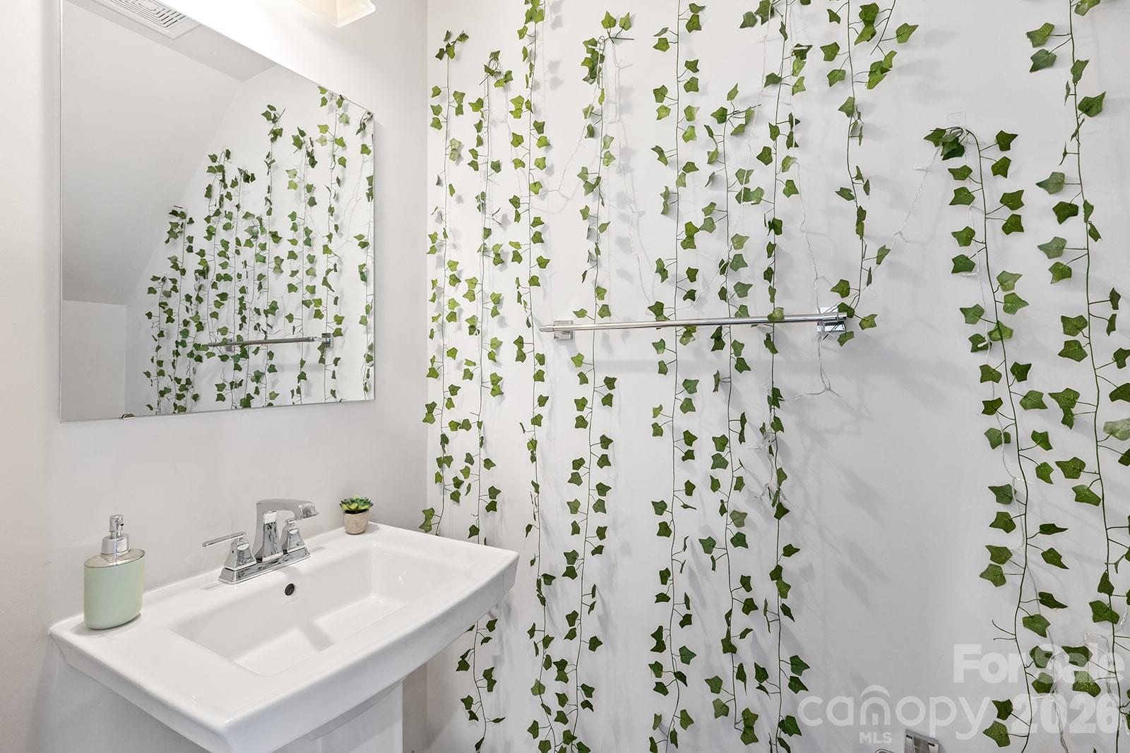 9866 Oaklawn Boulevard NW