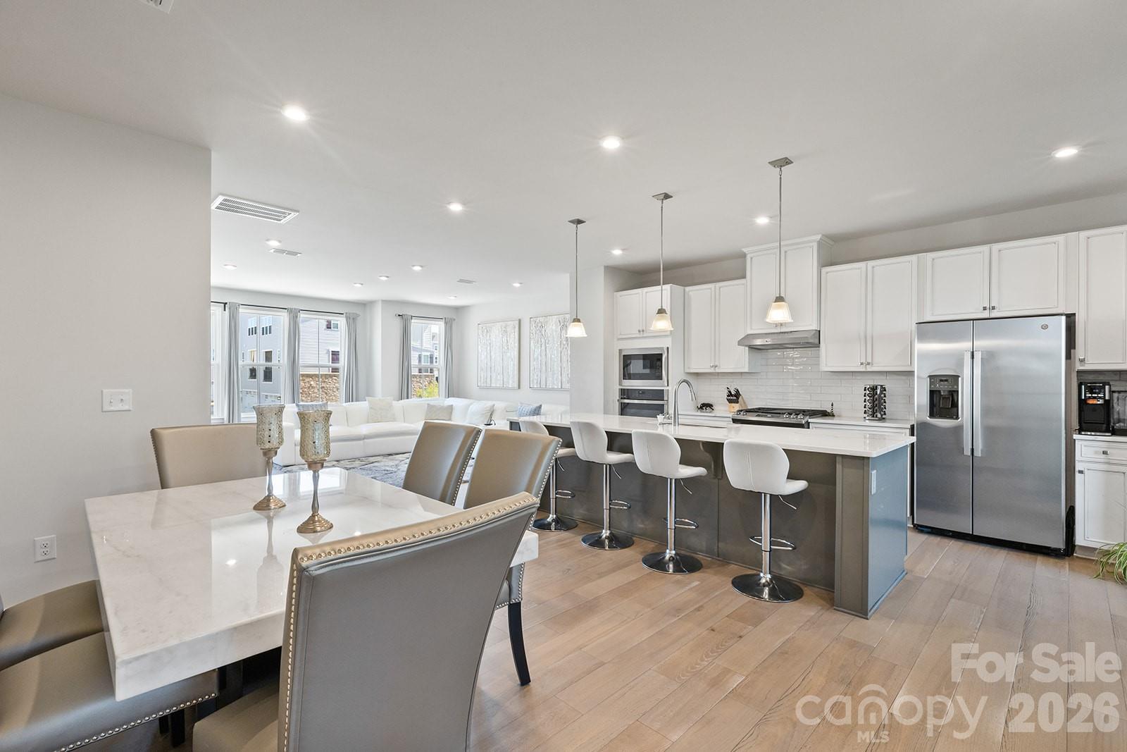 9866 Oaklawn Boulevard NW