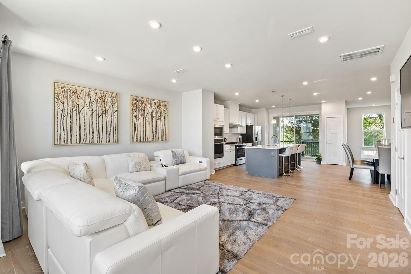 9866 Oaklawn Boulevard NW