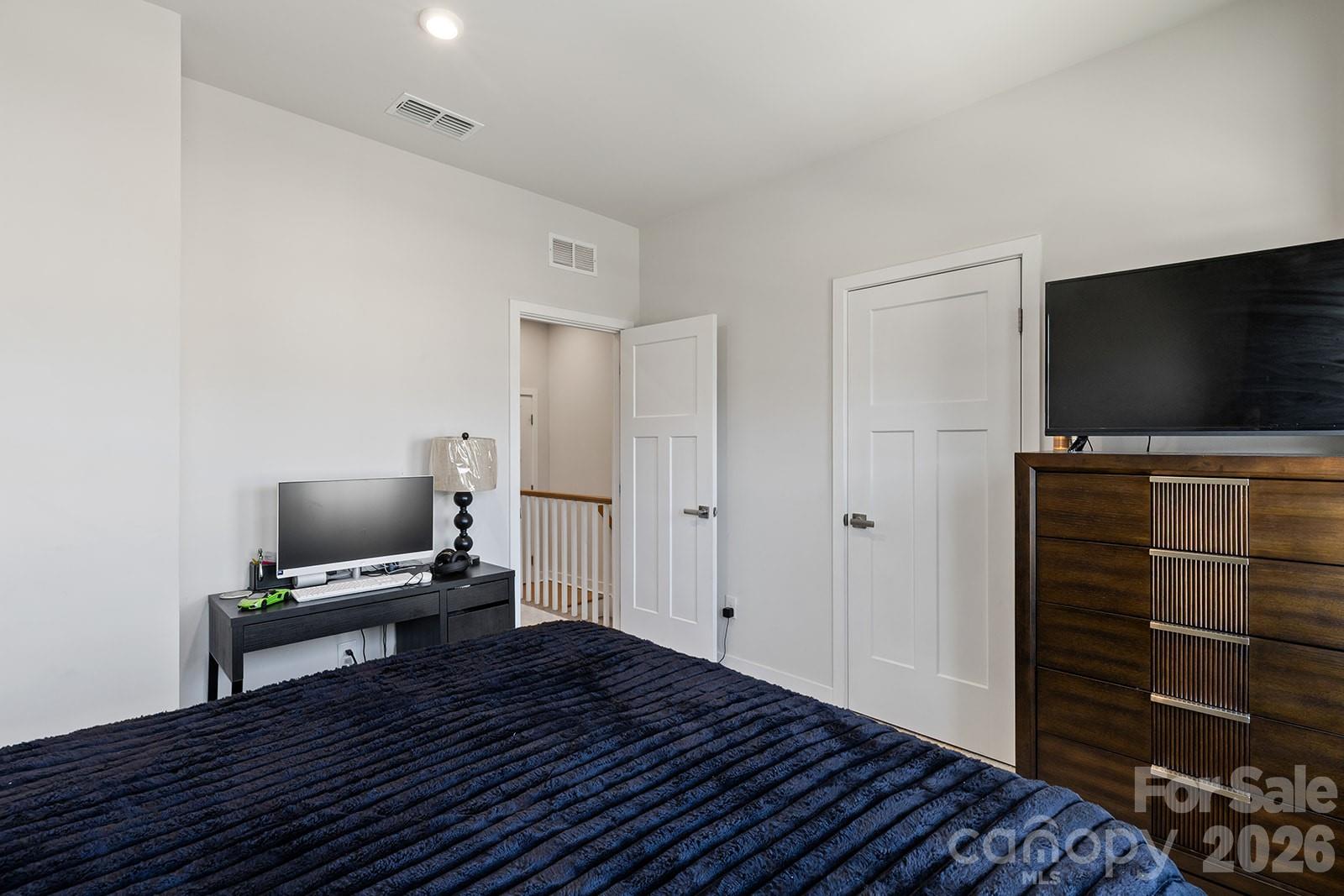 9866 Oaklawn Boulevard NW