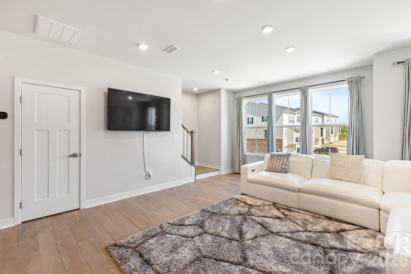 9866 Oaklawn Boulevard NW