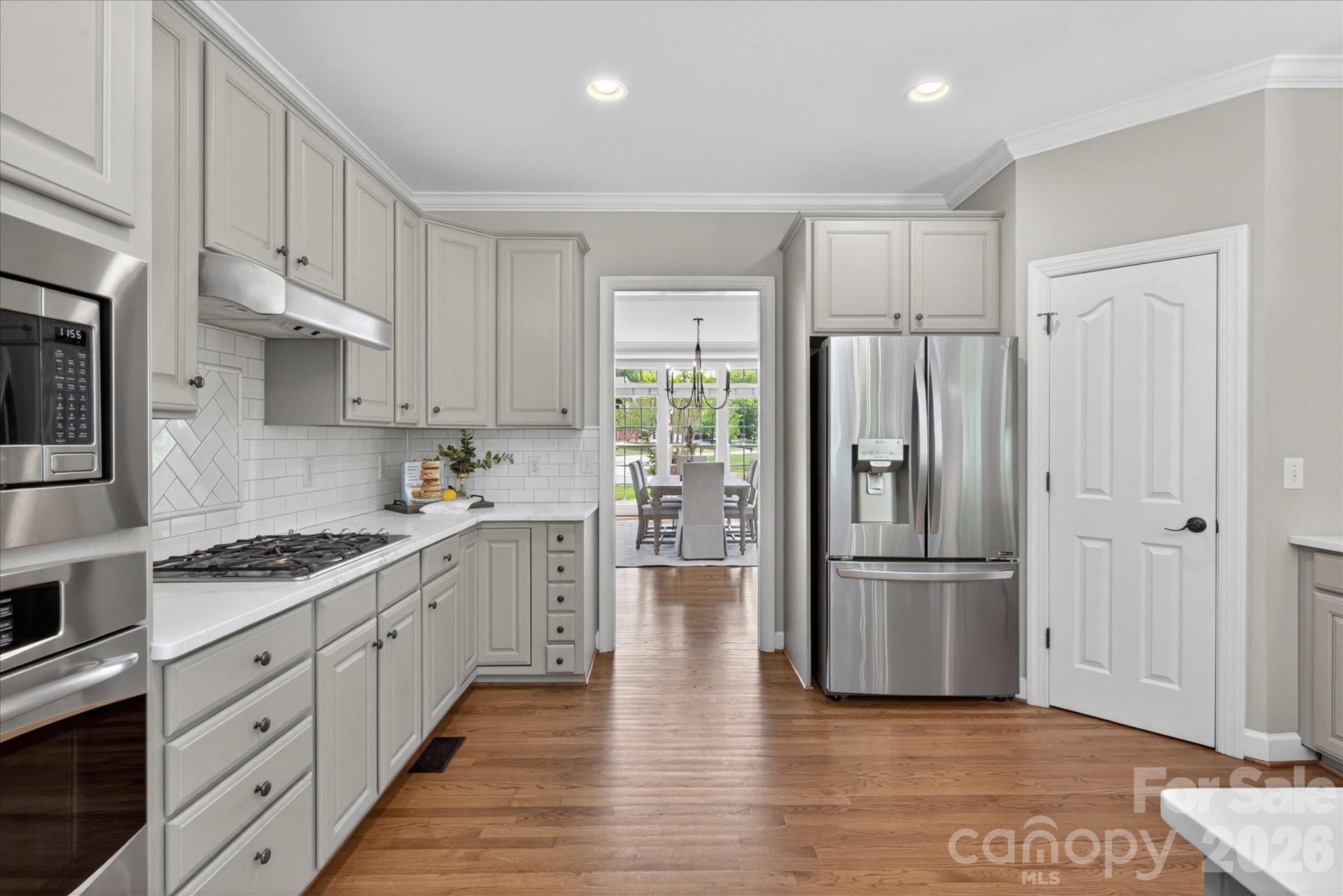 8700 Edgewater Court