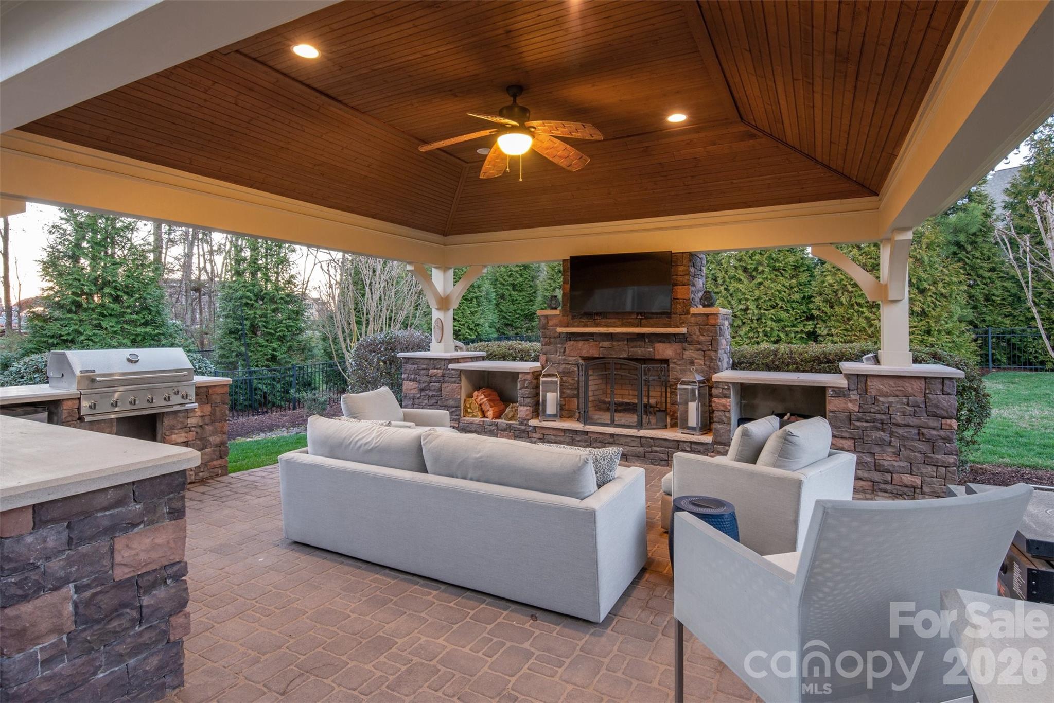 18502 Clavemorr Castle Court