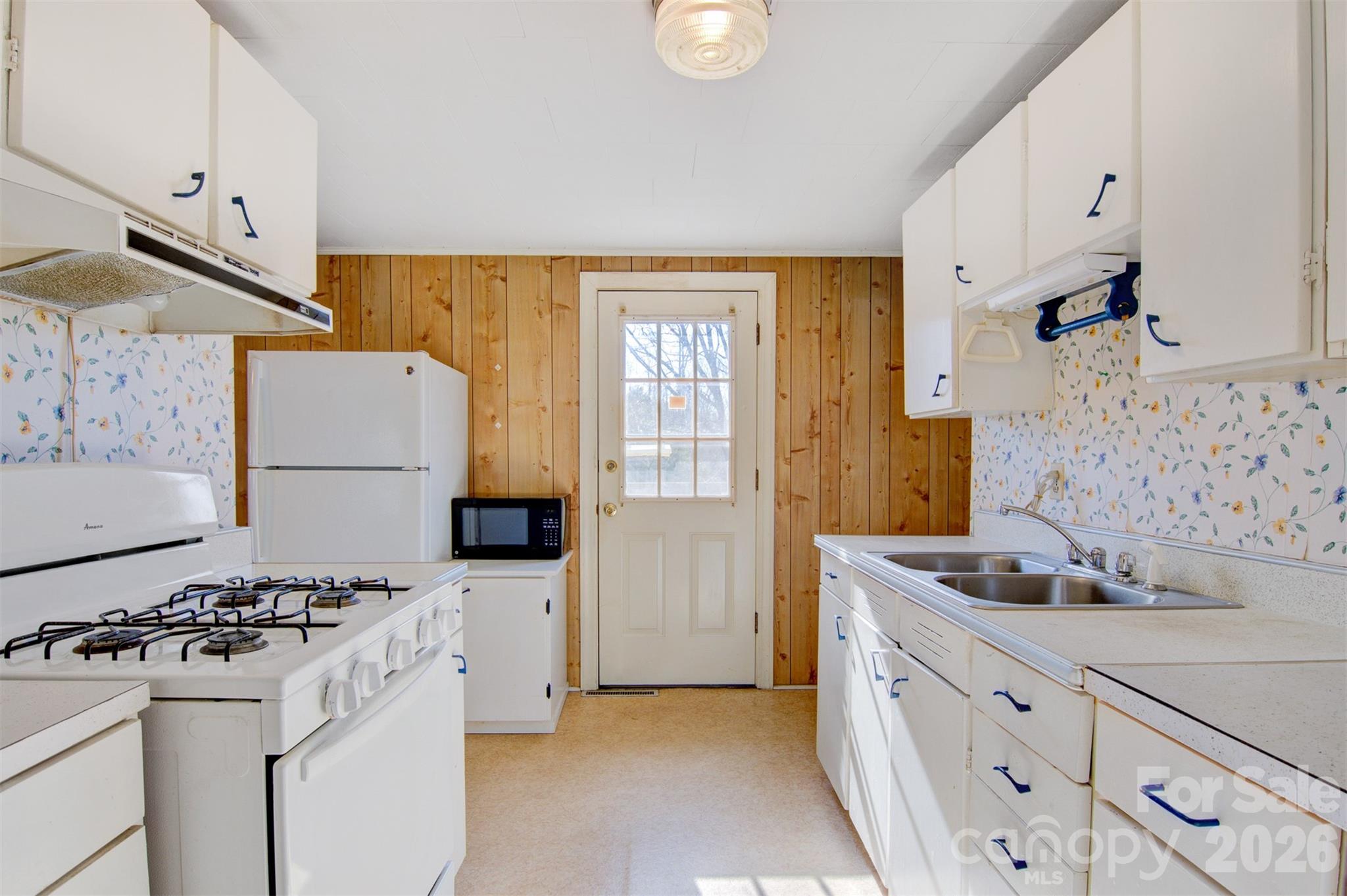 24 W Berkley Street