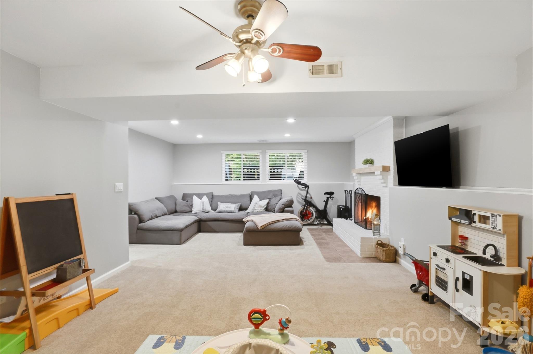 6723 Rollingridge Drive