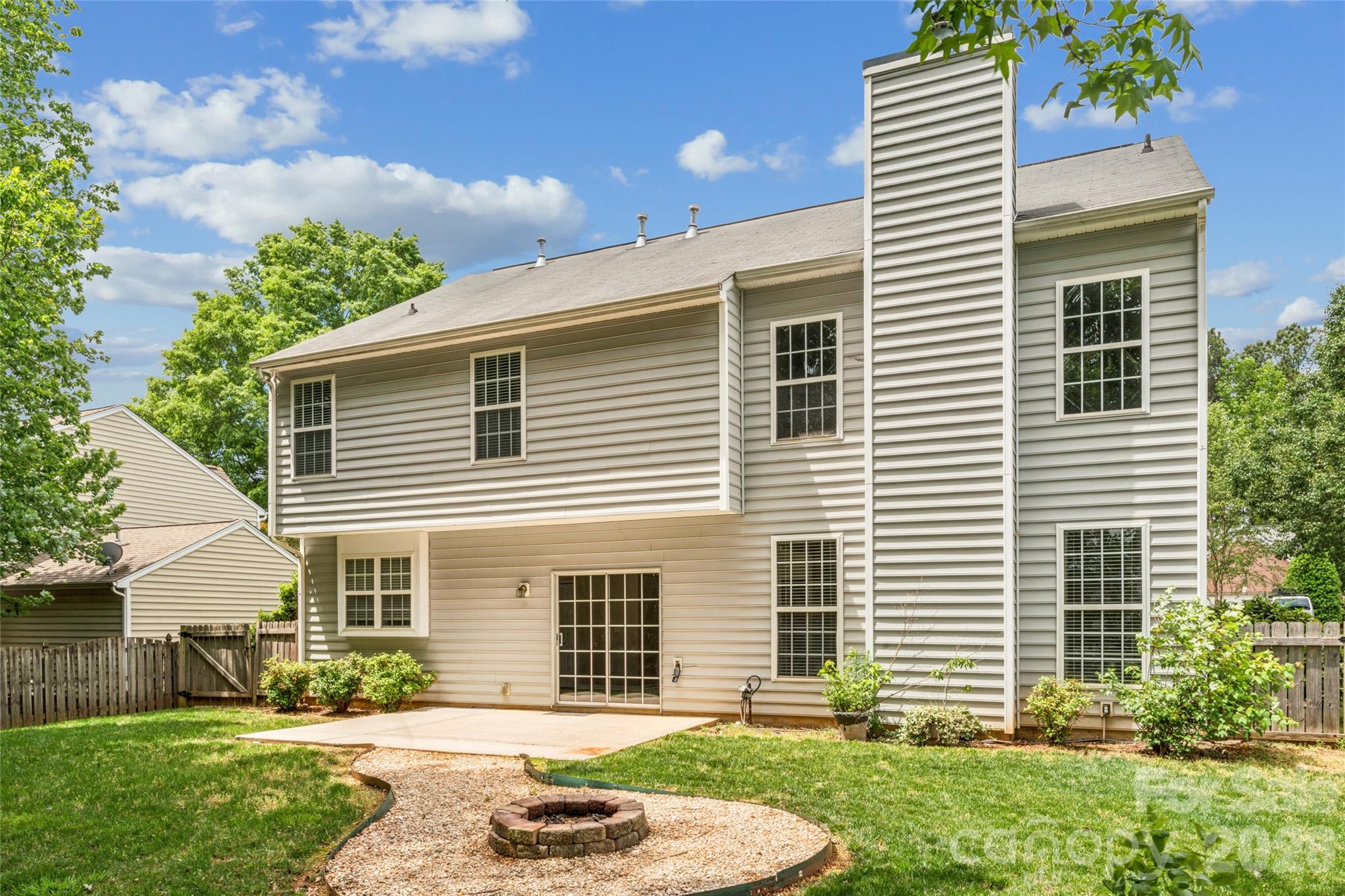 1206 E Arrow Lake Court