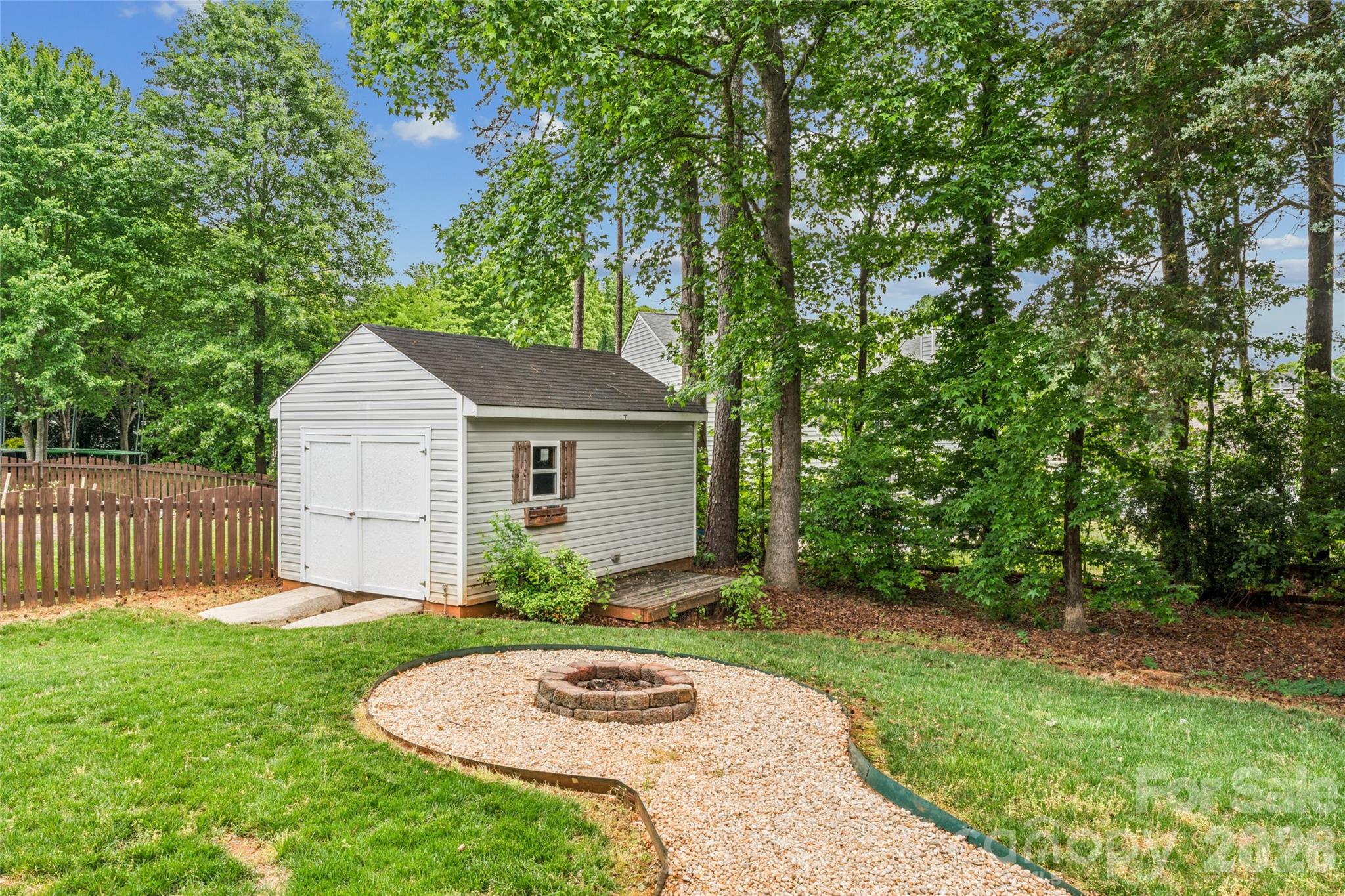 1206 E Arrow Lake Court