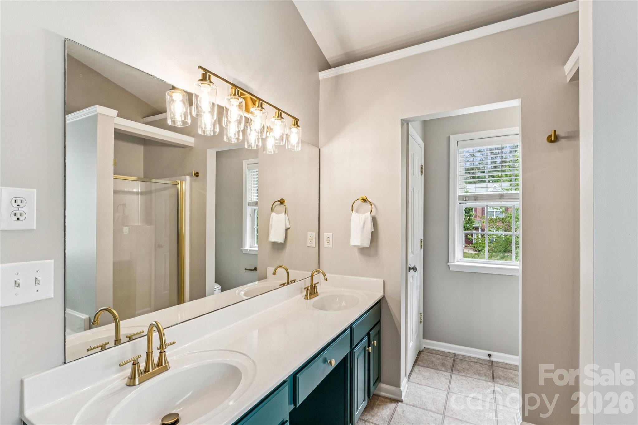 1206 E Arrow Lake Court