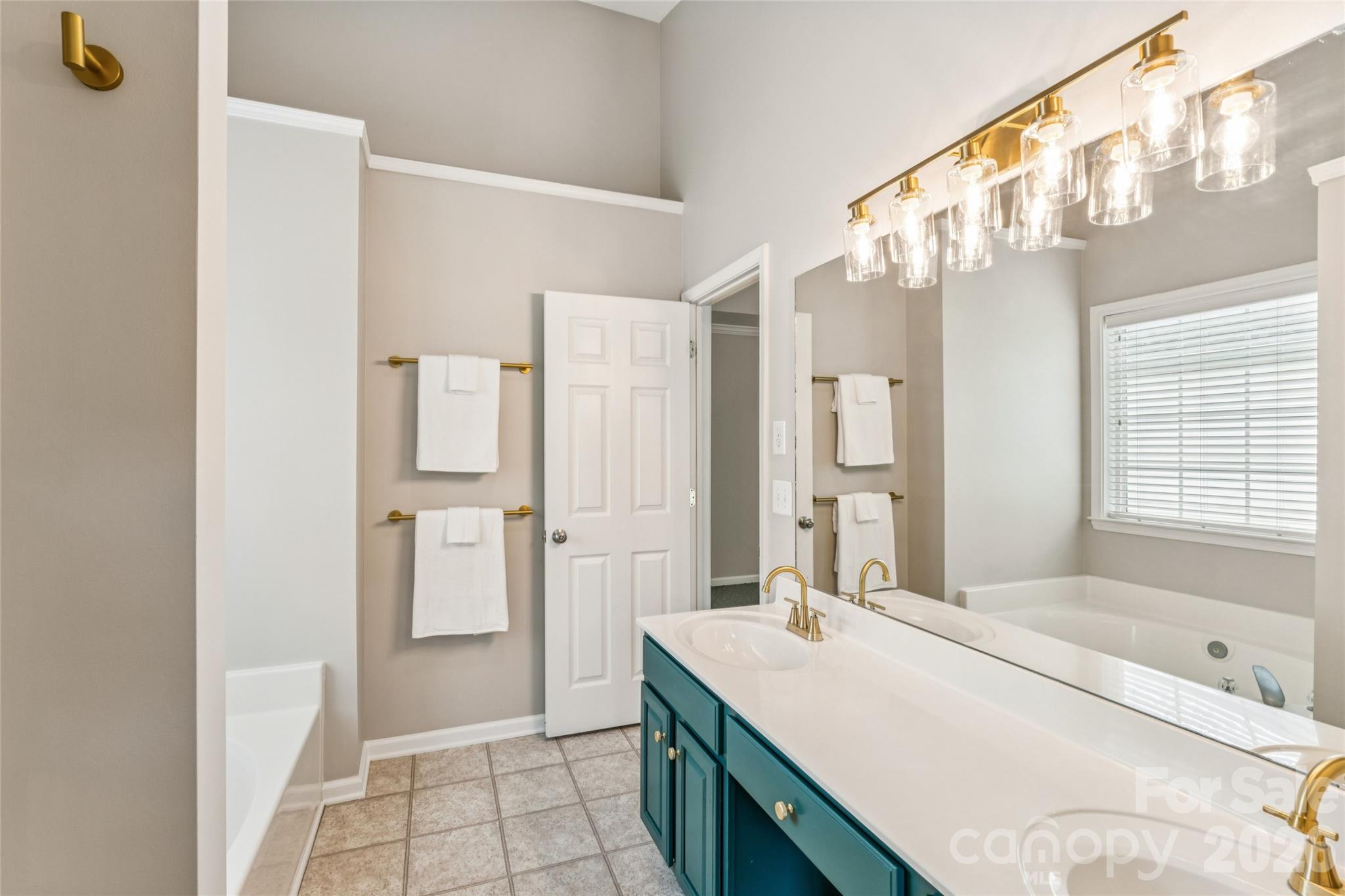 1206 E Arrow Lake Court