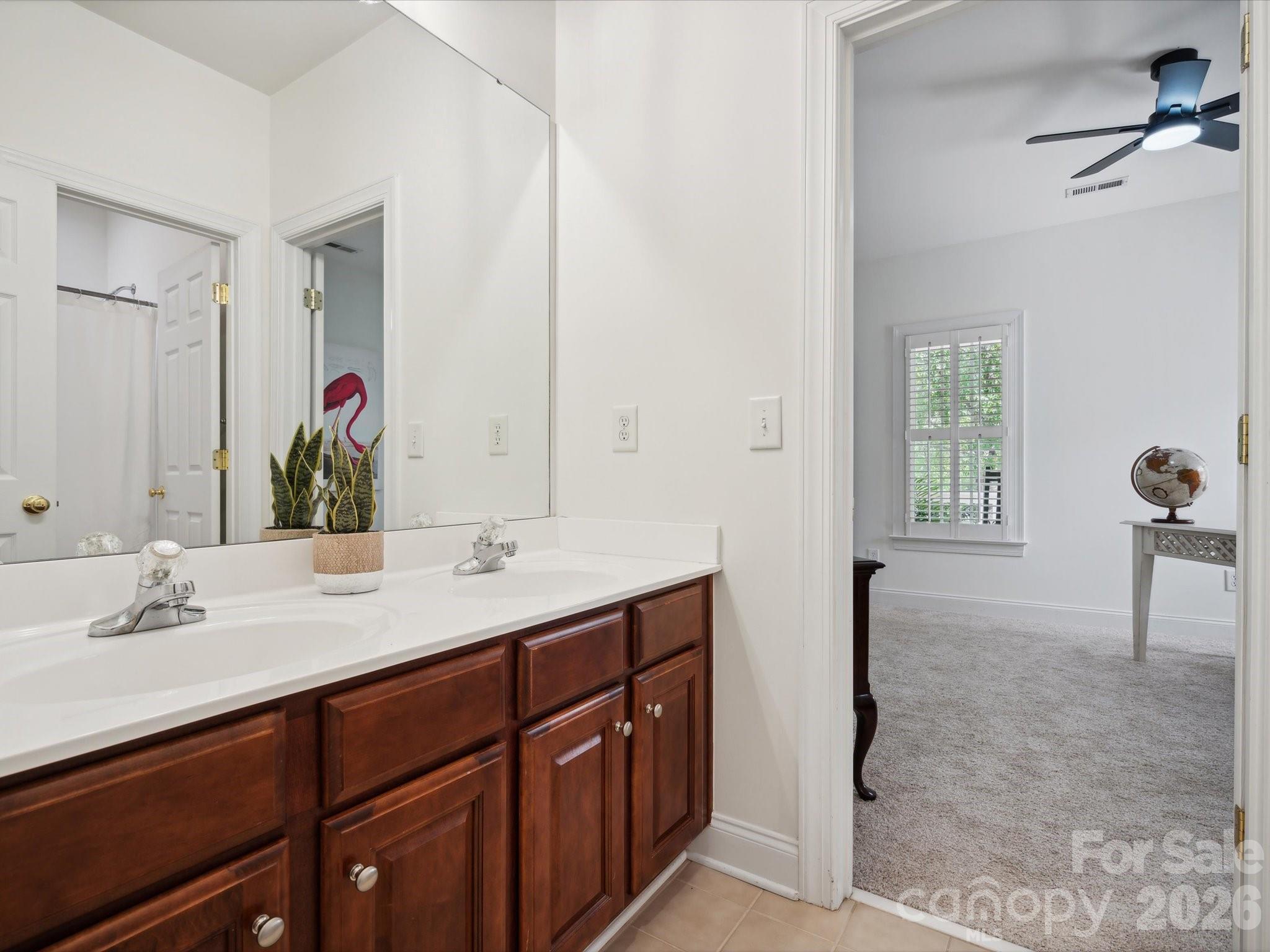 927 Dericks Crossing