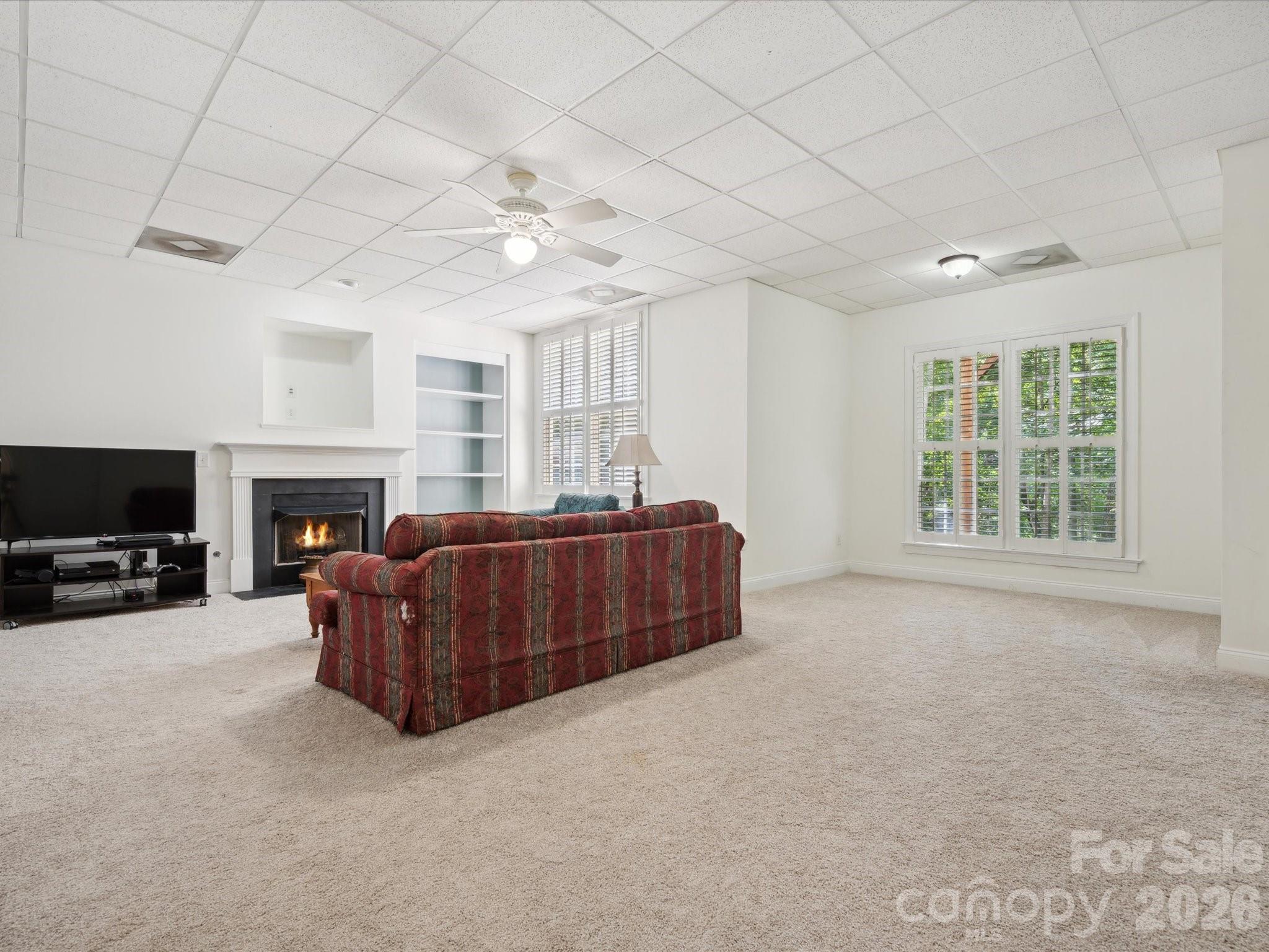 927 Dericks Crossing