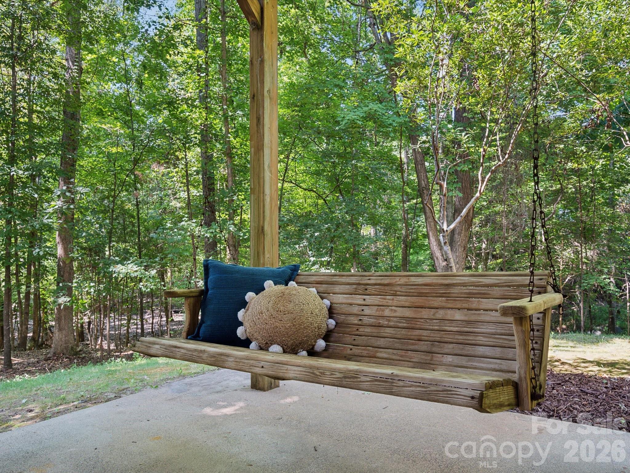 927 Dericks Crossing