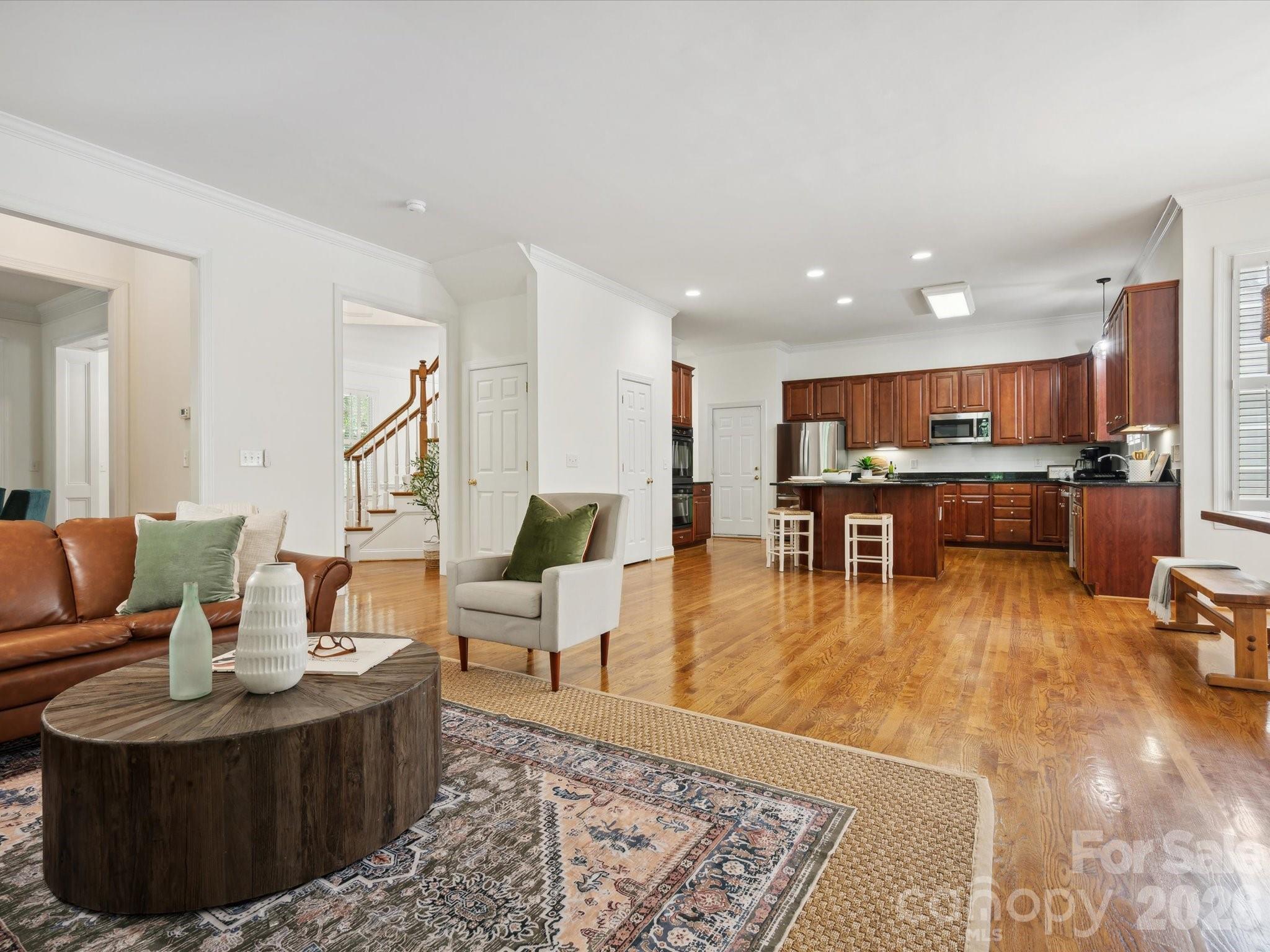 927 Dericks Crossing