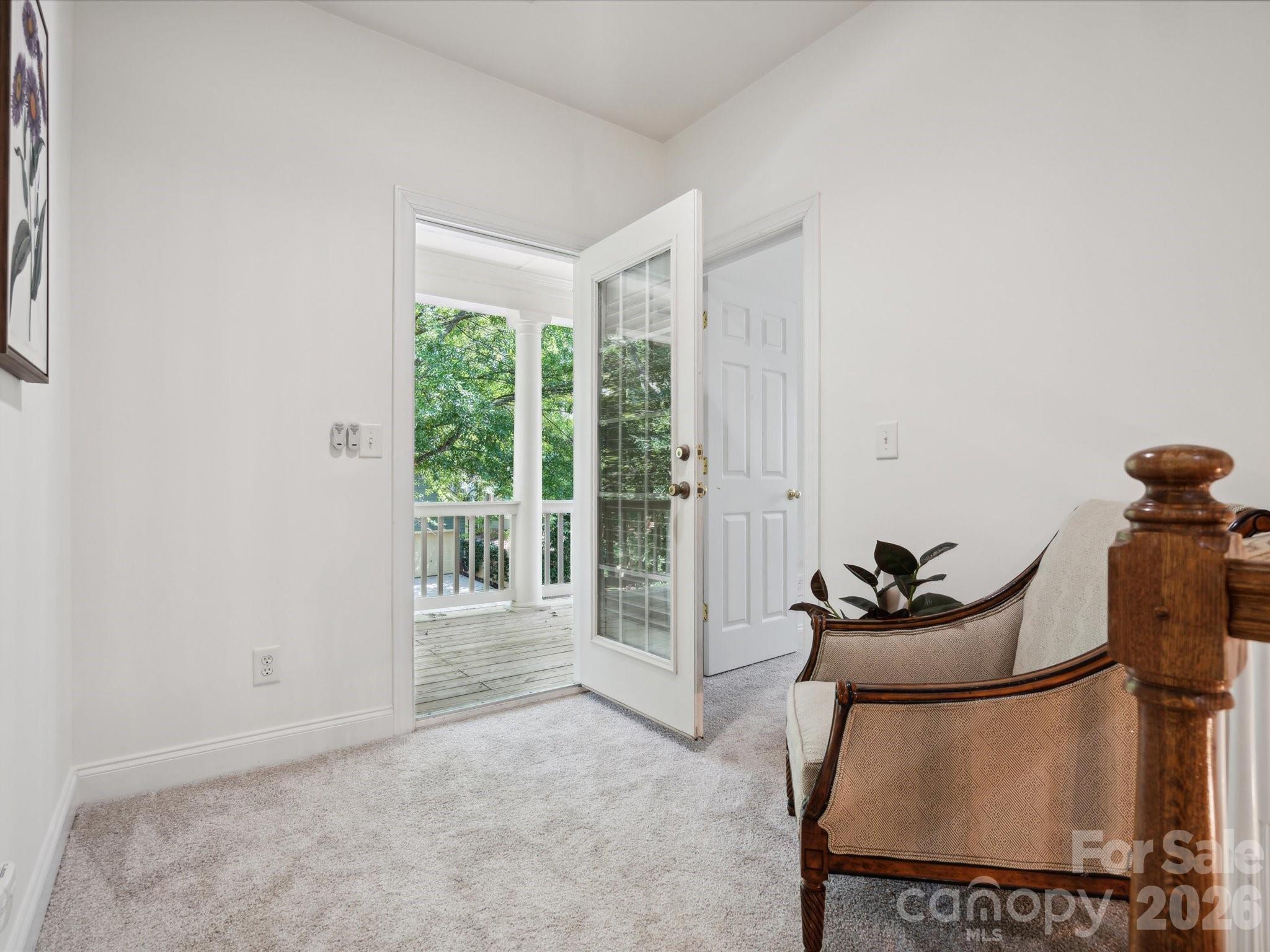 927 Dericks Crossing