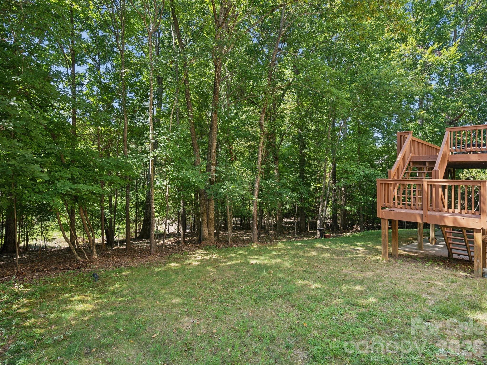 927 Dericks Crossing