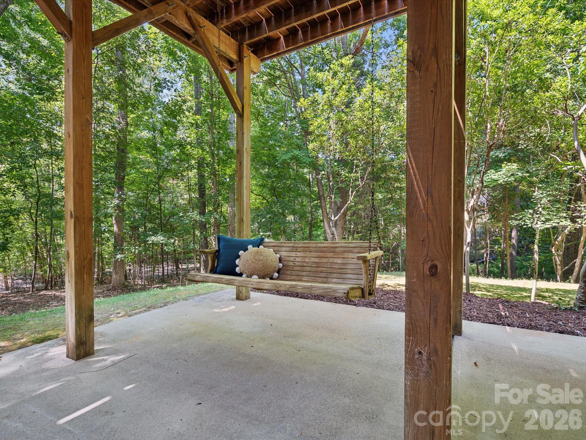 927 Dericks Crossing