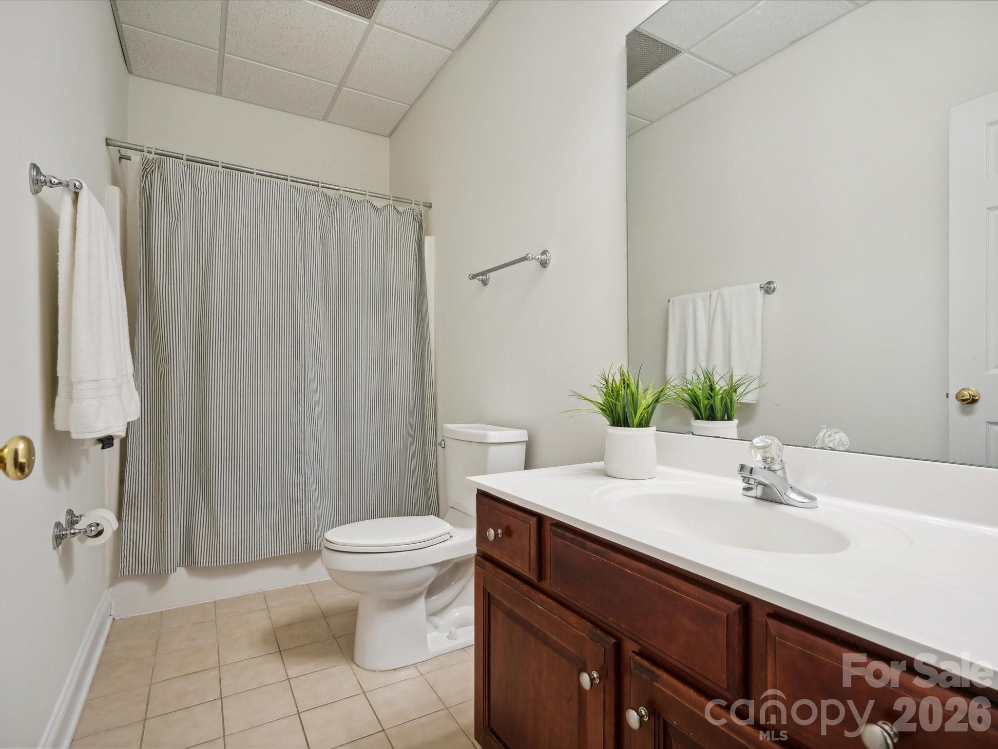 927 Dericks Crossing