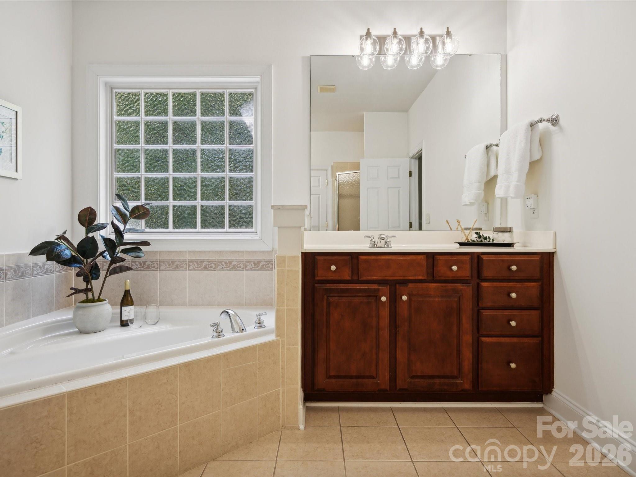 927 Dericks Crossing