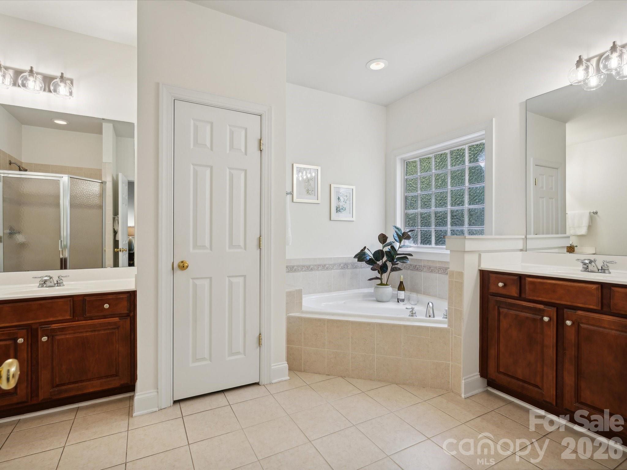 927 Dericks Crossing