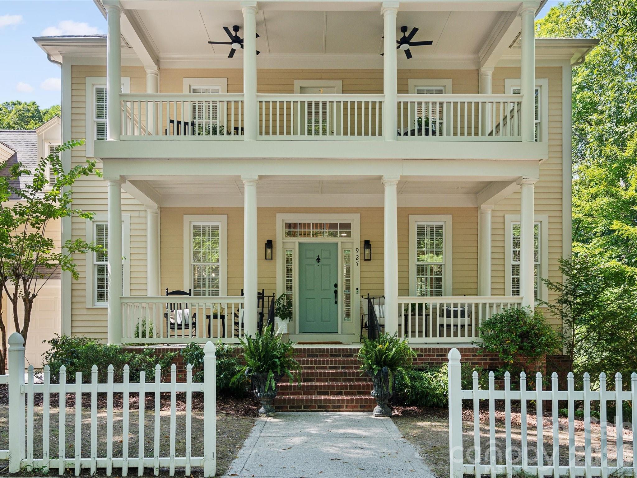 927 Dericks Crossing