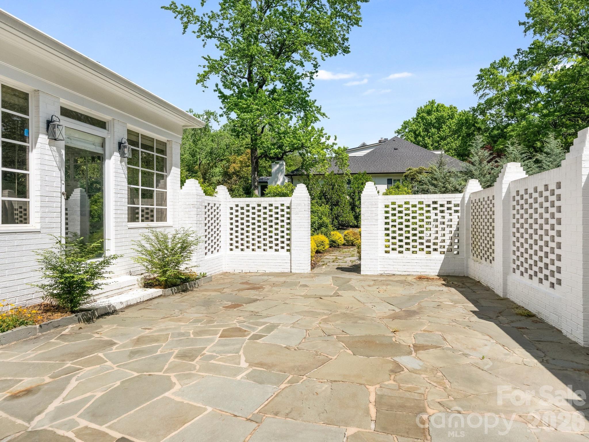 2738 Beverwyck Road