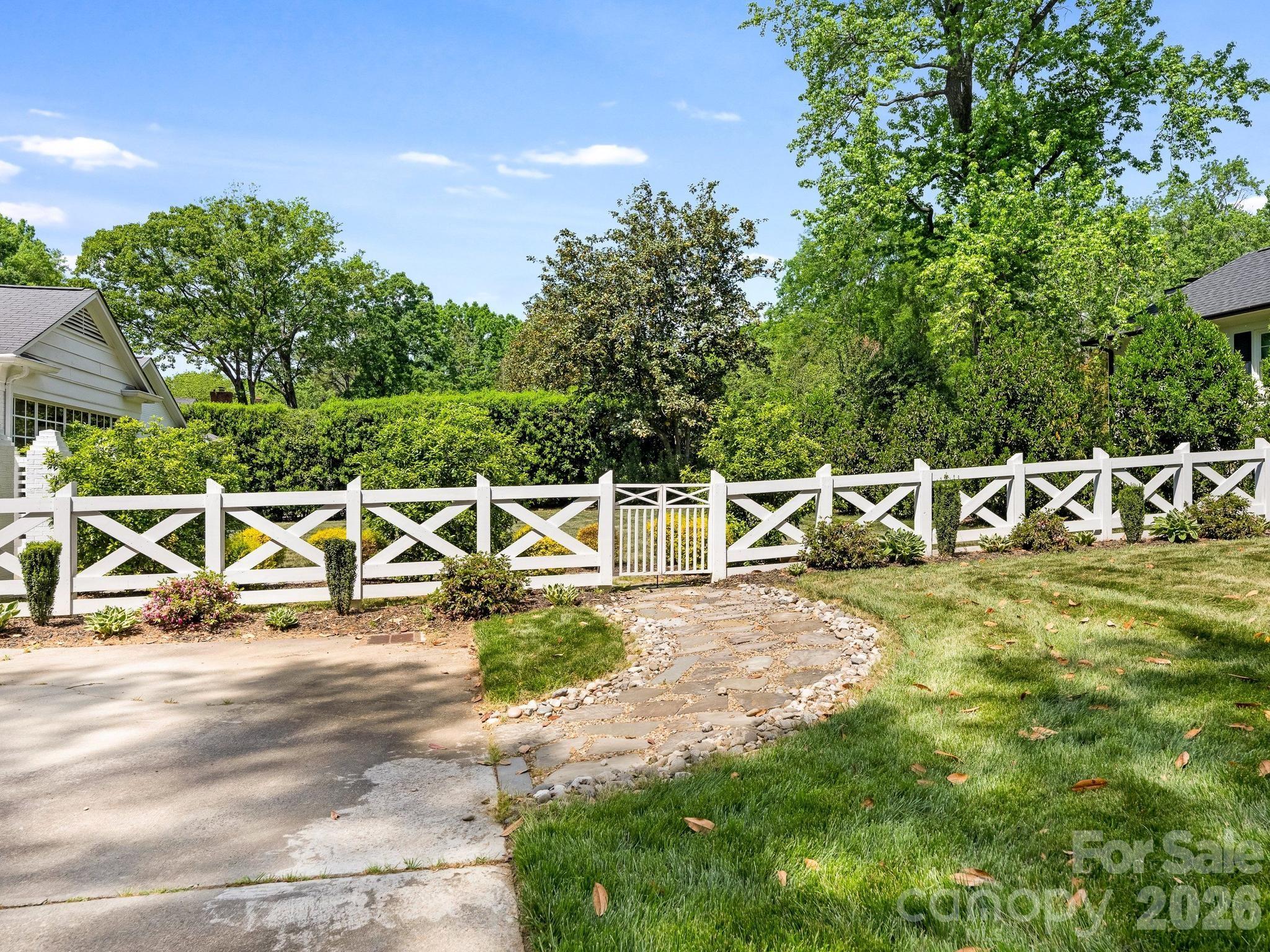 2738 Beverwyck Road