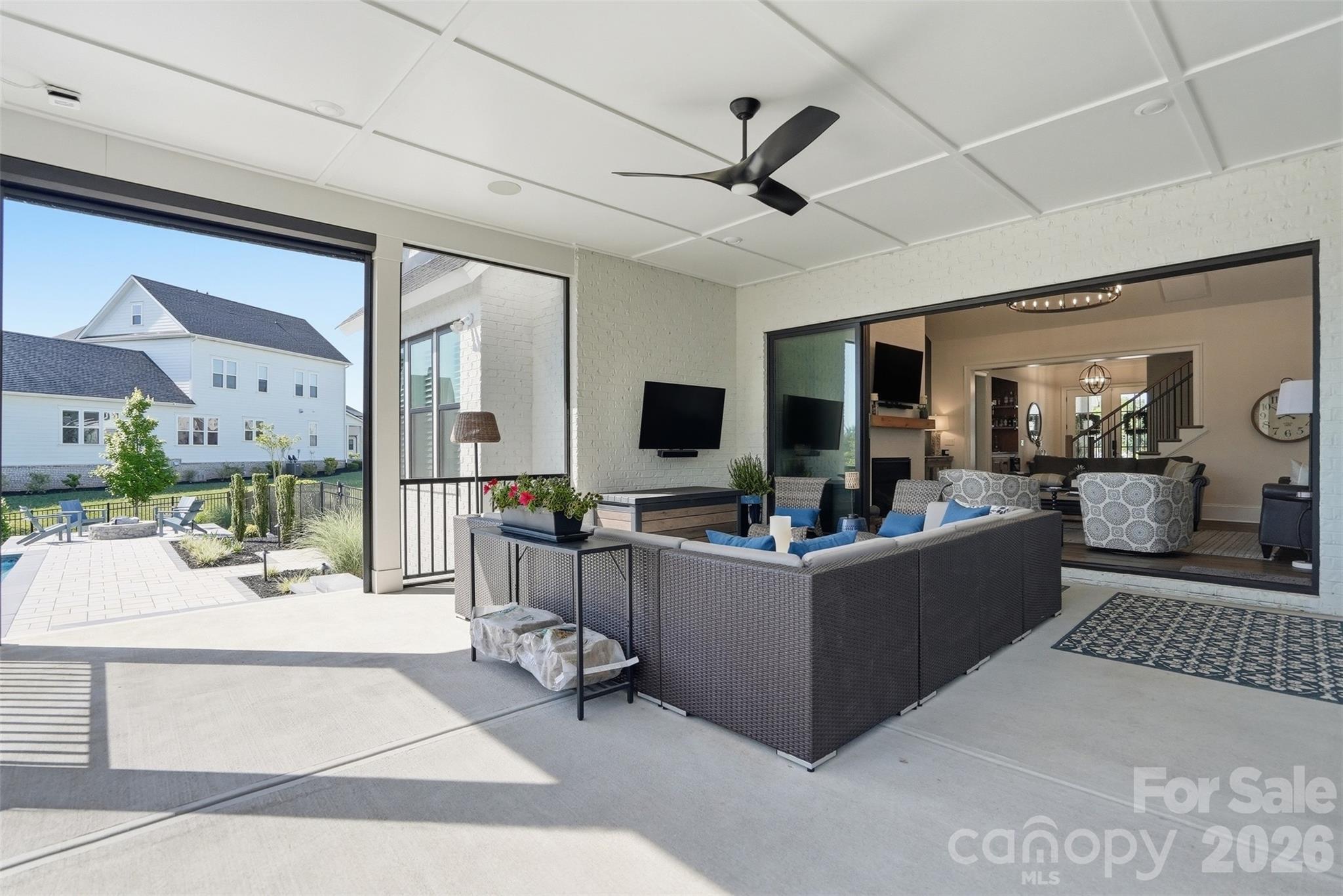 1124 Mesa Way