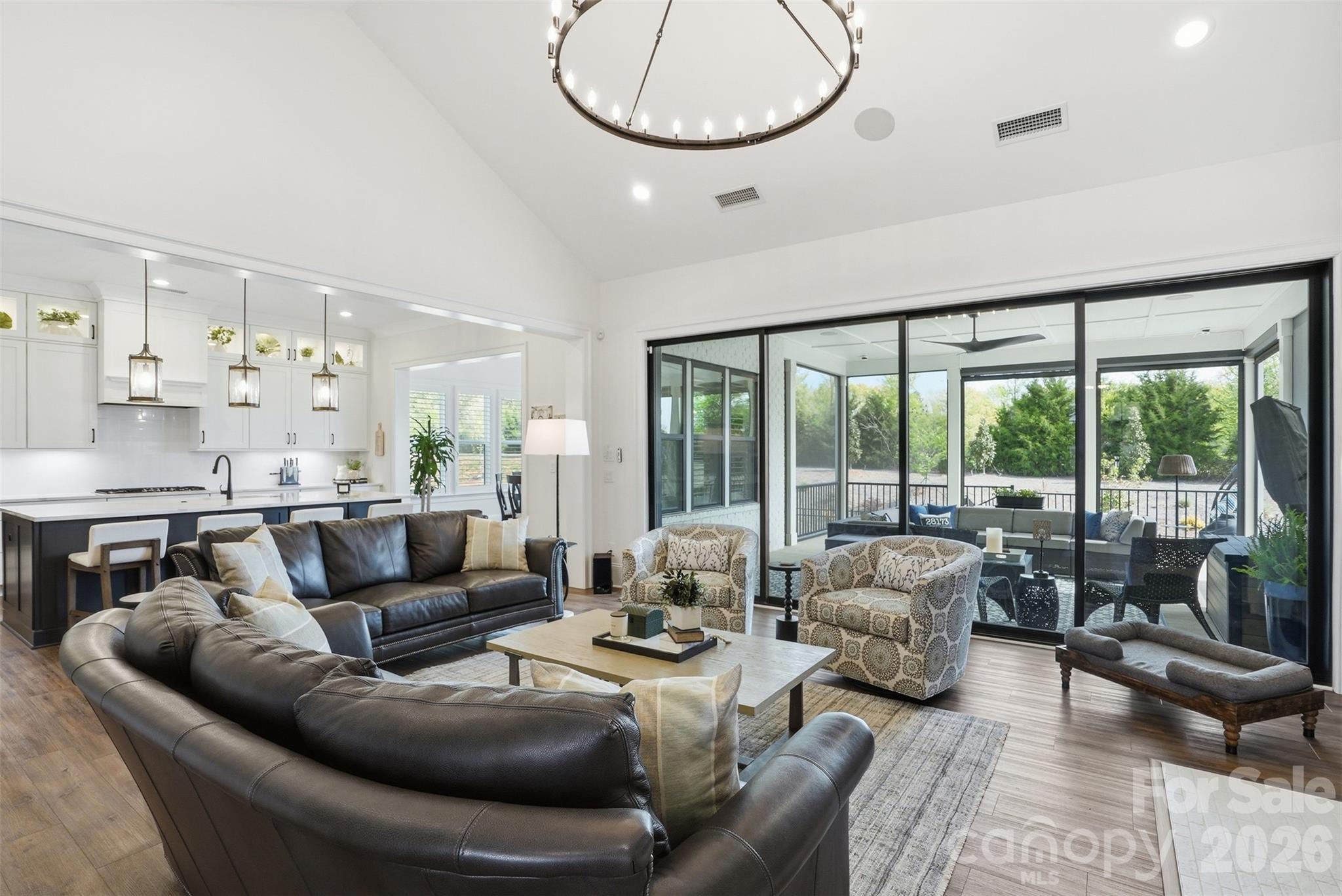 1124 Mesa Way