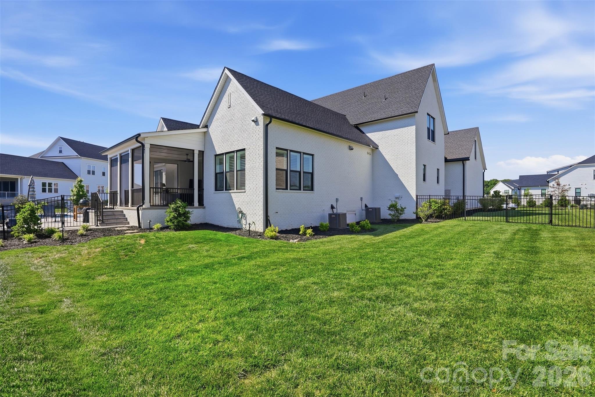 1124 Mesa Way