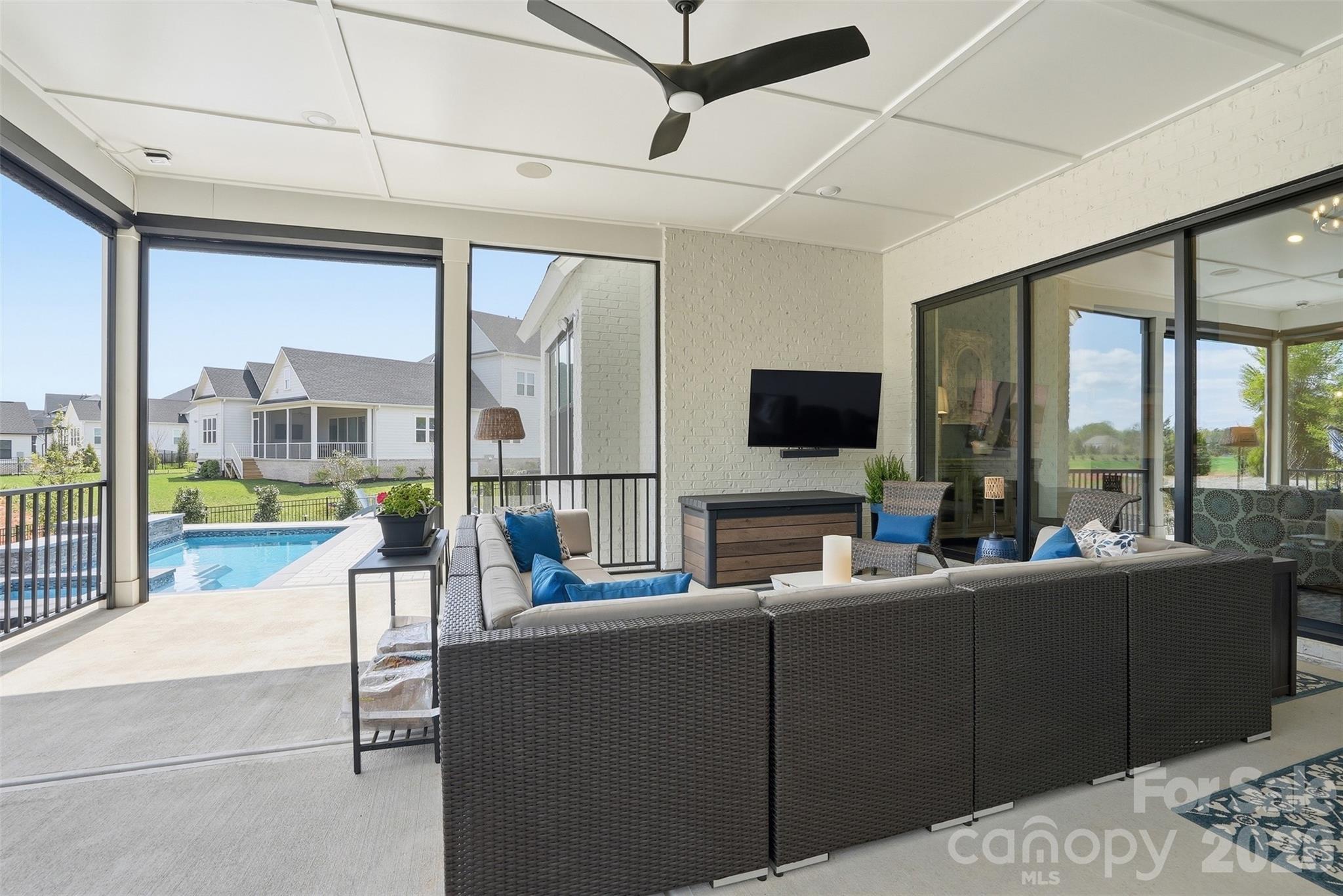 1124 Mesa Way