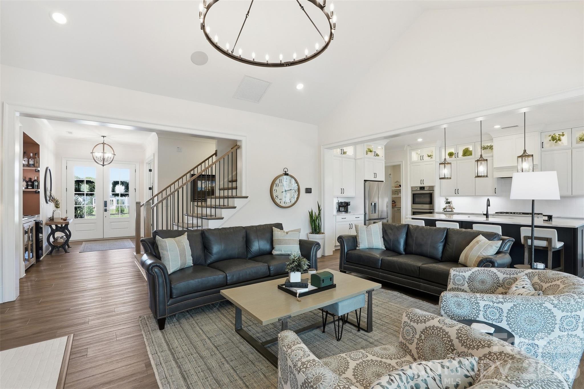 1124 Mesa Way