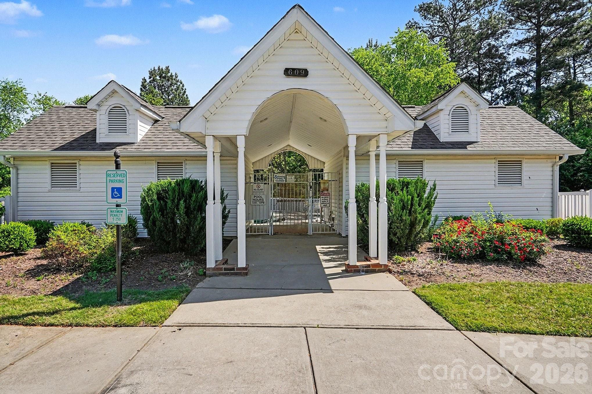 747 Rock Lake Glen