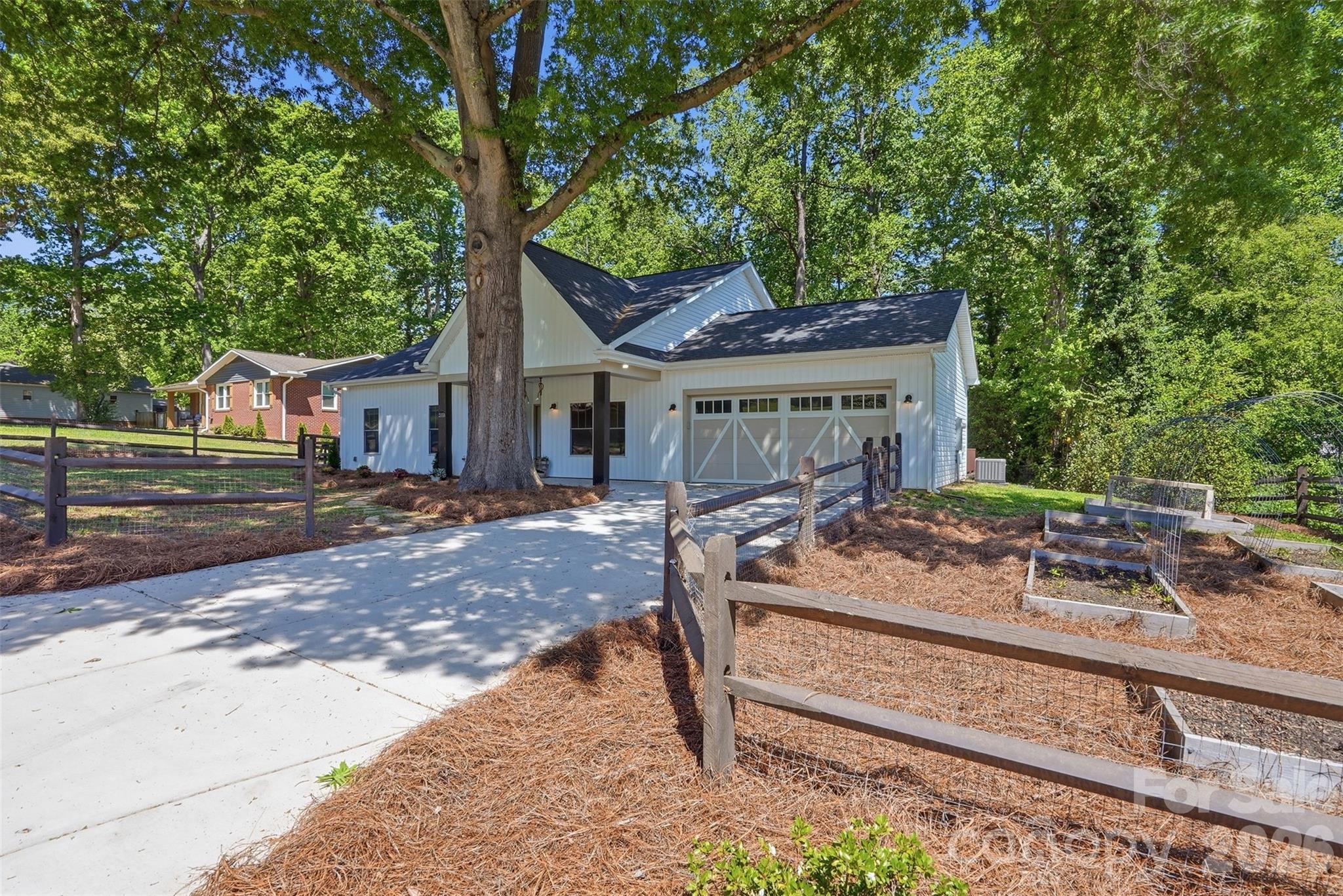 2113 Woodlawn Street Unit: A