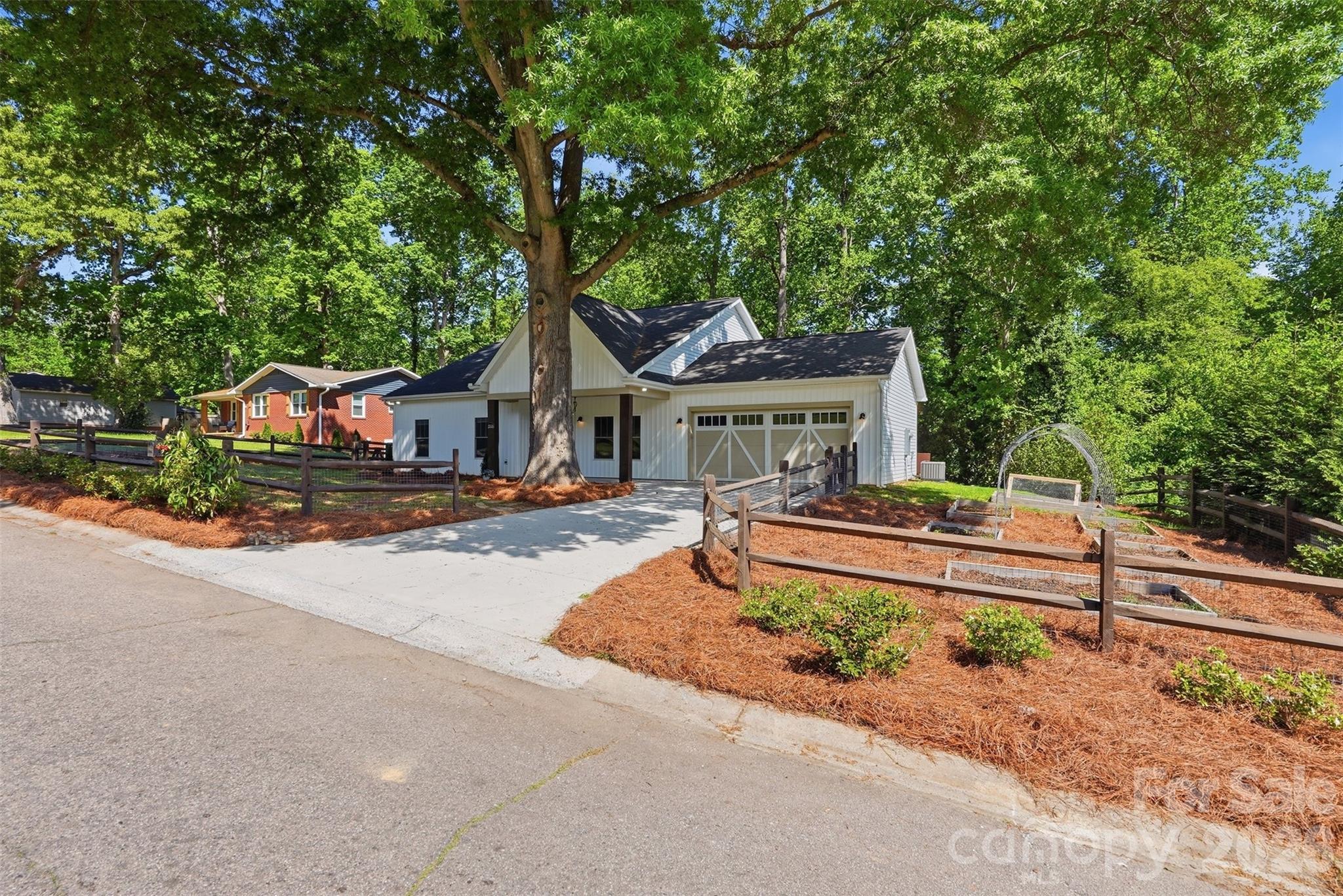 2113 Woodlawn Street Unit: A