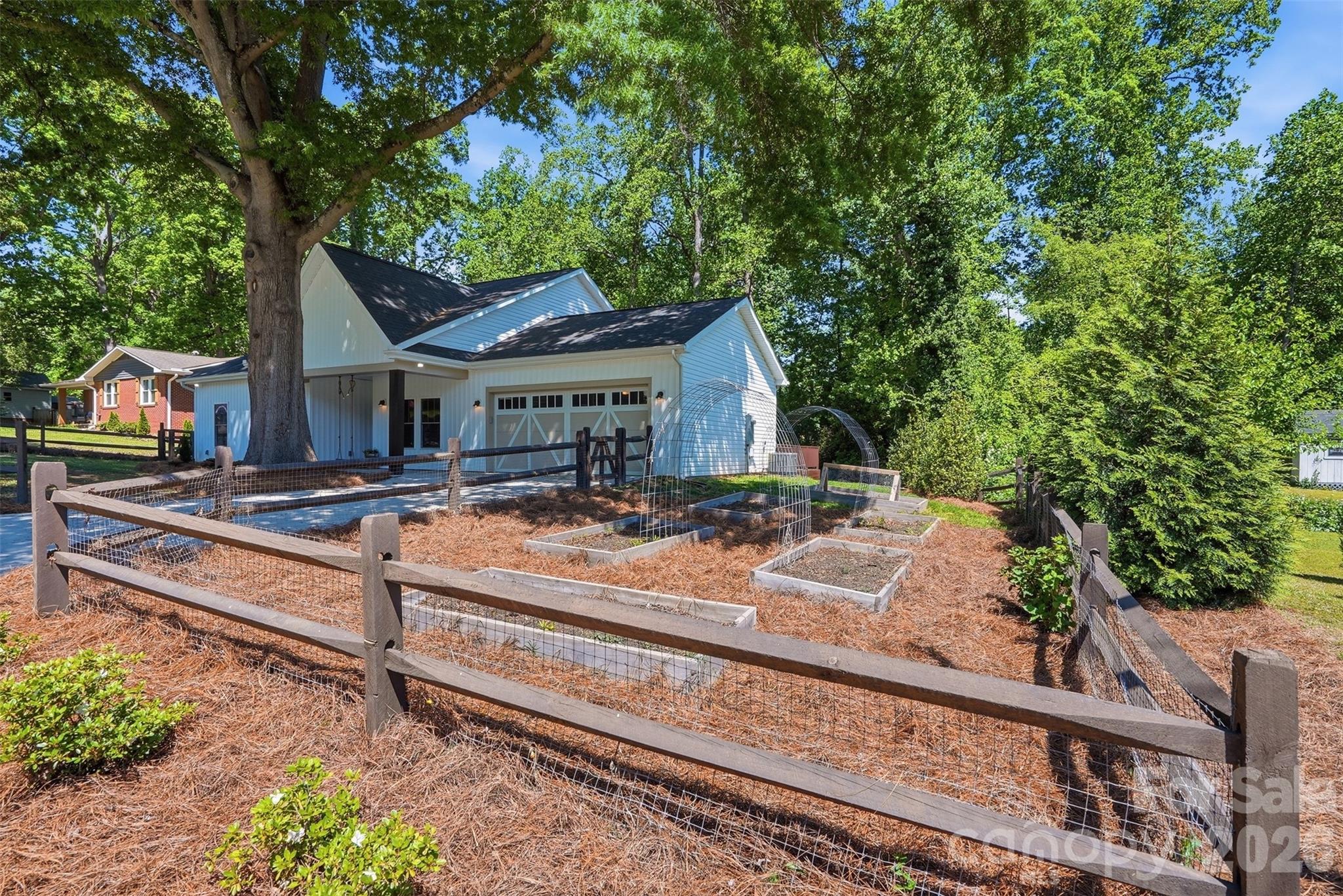 2113 Woodlawn Street Unit: A