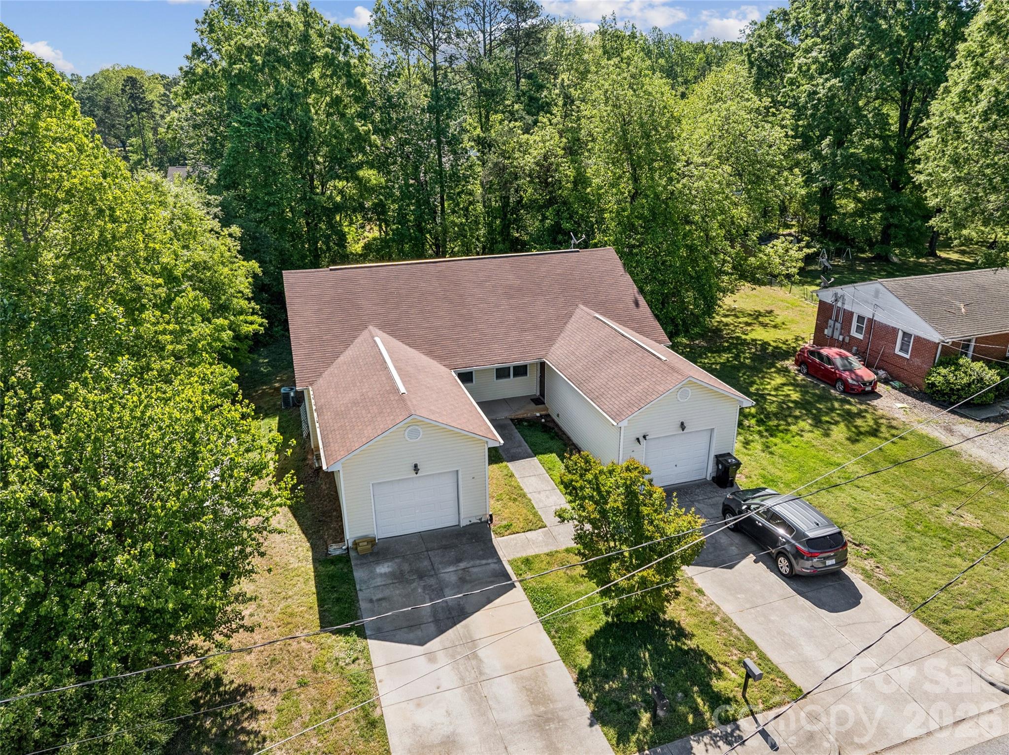 329 W Mcneely Avenue
