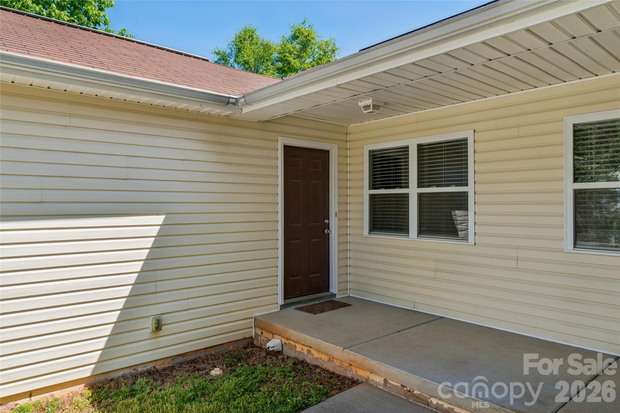 329 W Mcneely Avenue
