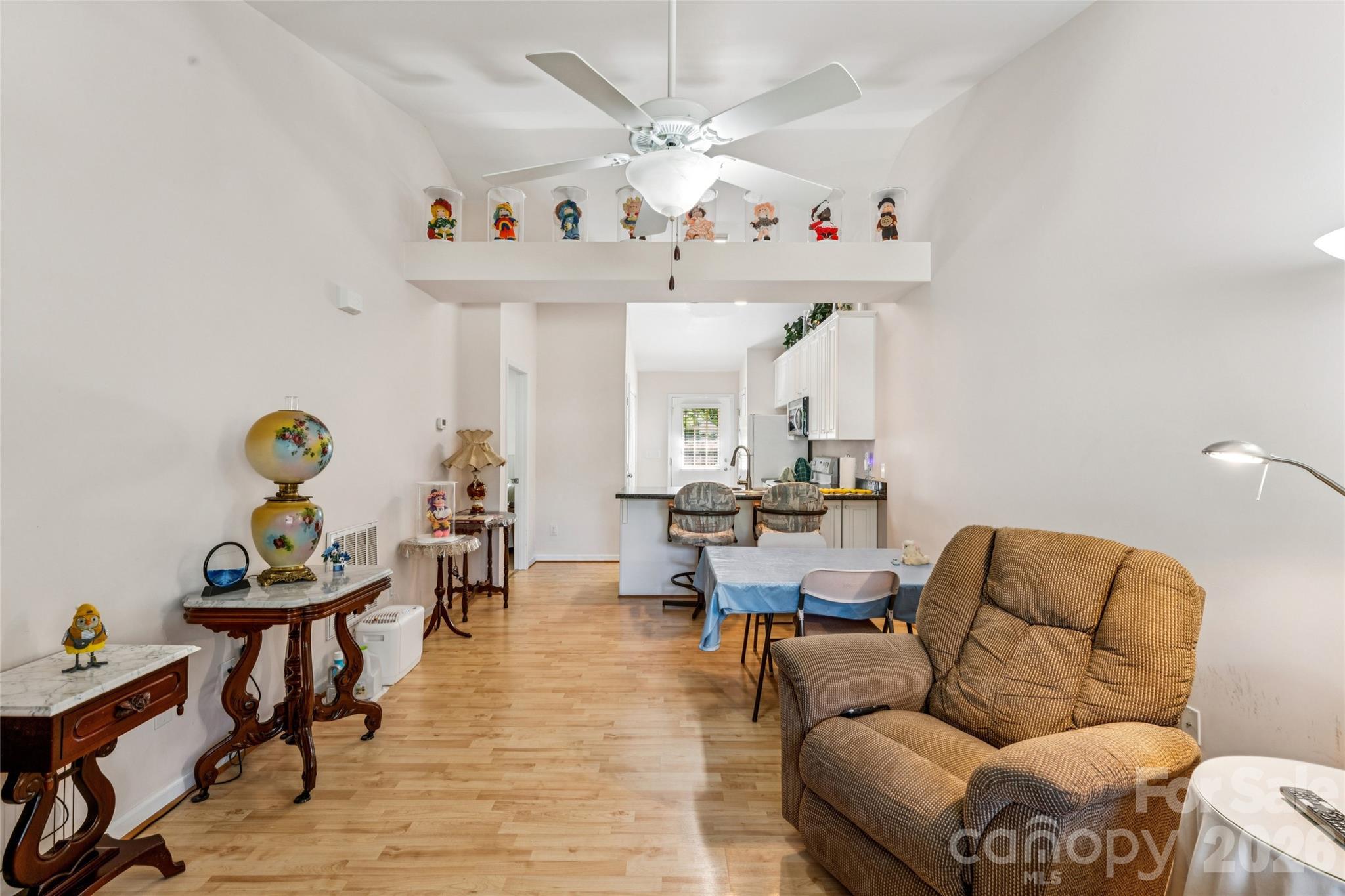 329 W Mcneely Avenue