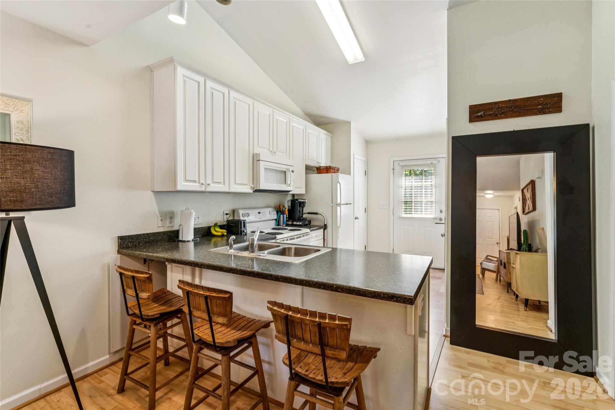 329 W Mcneely Avenue