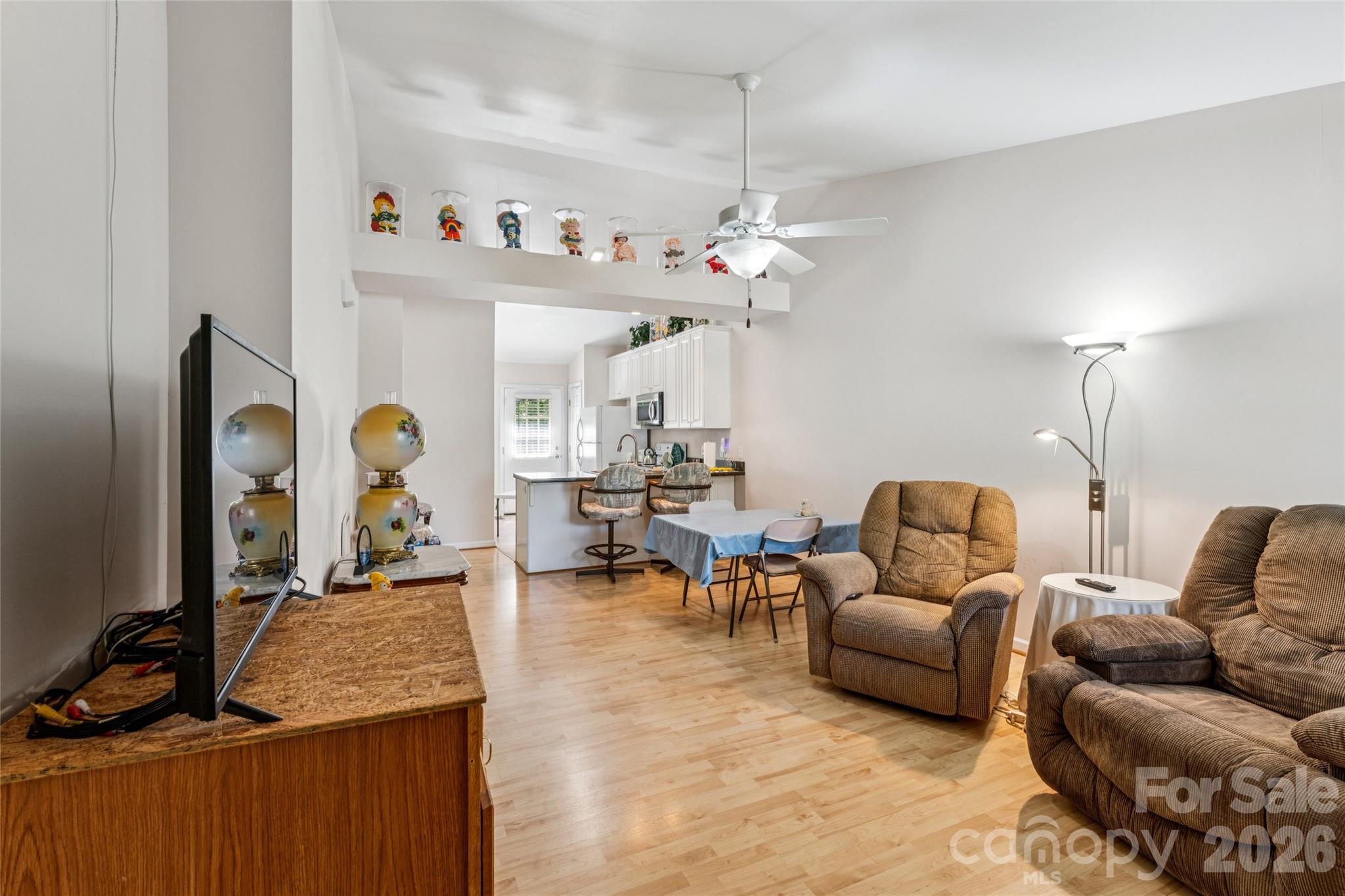 329 W Mcneely Avenue