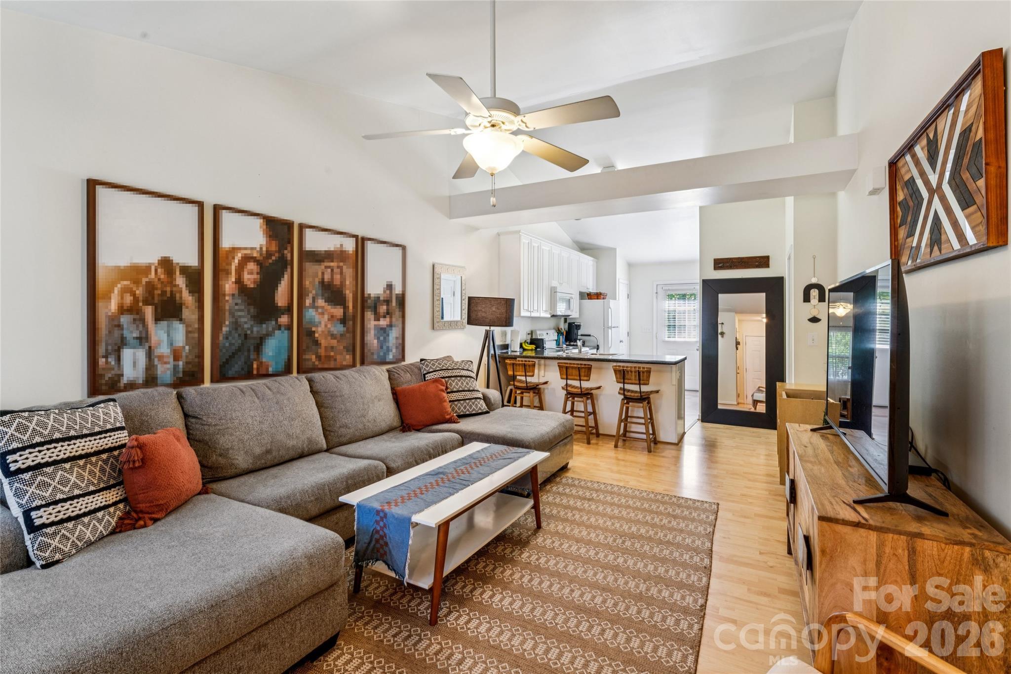 329 W Mcneely Avenue