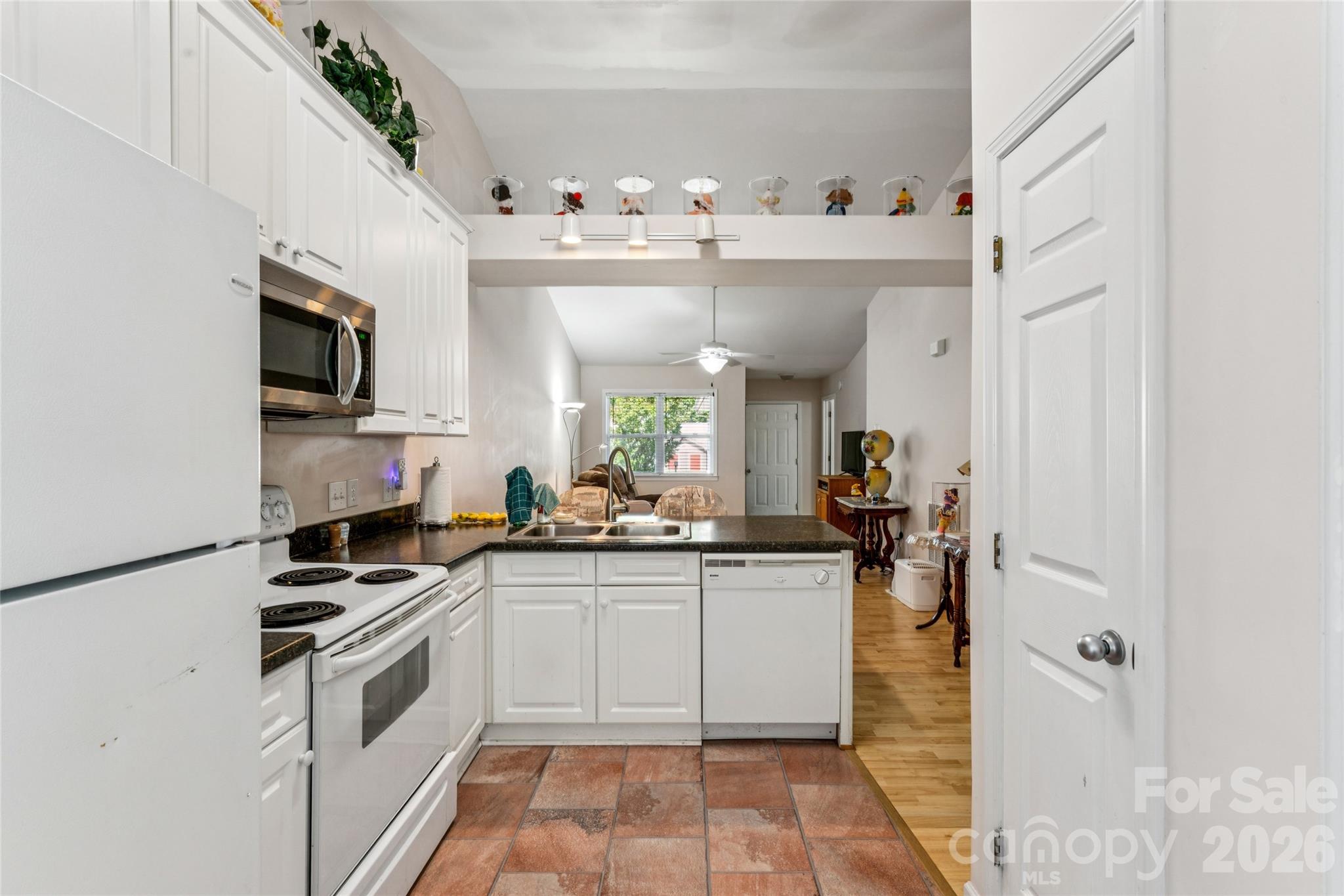 329 W Mcneely Avenue