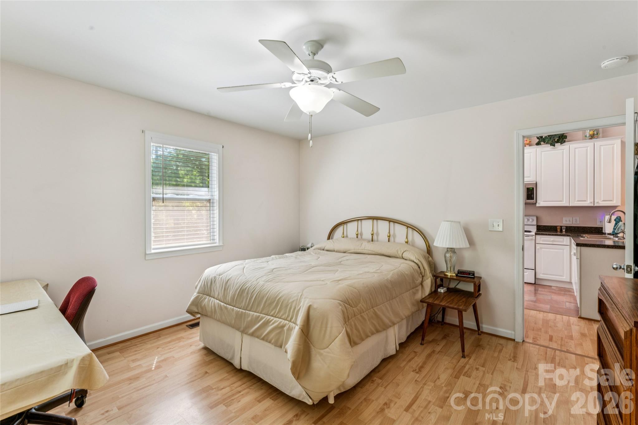 329 W Mcneely Avenue